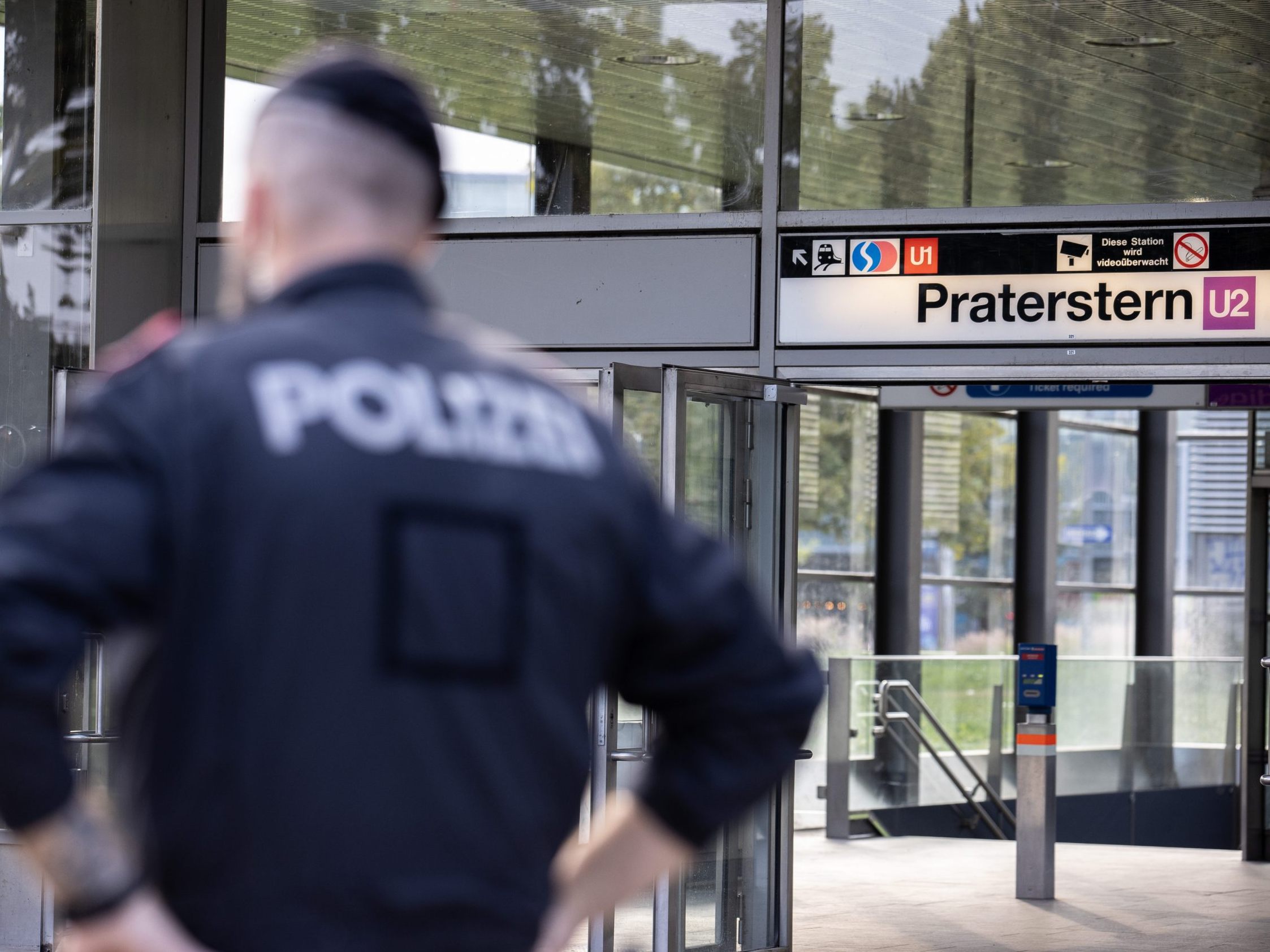 Syrer wegen Verdacht des schweren Raubes auf freiem Fuß angezeigt.
