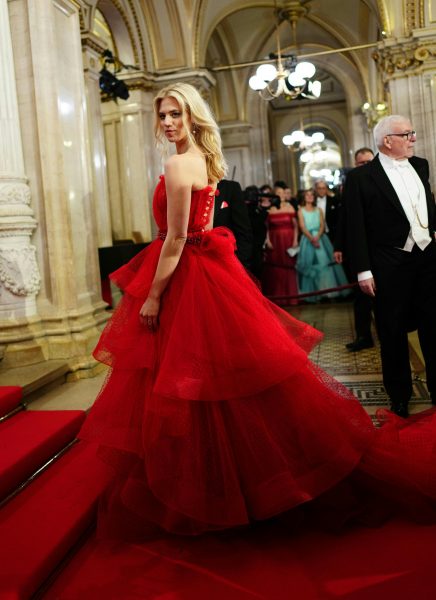 ABD0240_20250227 – WIEN – STERREICH: Larissa Marolt am Donnerstag, 27. Februar 2025, auf der Feststiege anlsslich des Opernballs in der Wiener Staatsoper. ++ WIR WEISEN AUSDRCKLICH DARAUF HIN, DASS EINE VERWENDUNG DES BILDES AUS MEDIEN- UND/ODER URHEBERRECHTLICHEN GRNDEN AUSSCHLIESSLICH IM ZUSAMMENHANG MIT DEM ANGEFHRTEN ZWECK UND REDAKTIONELL ERFOLGEN DARF – VOLLSTNDIGE COPYRIGHTNENNUNG VERPFLICHTEND ++. – […]