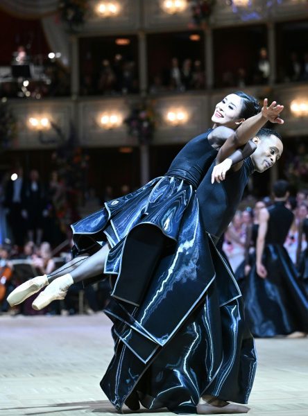 ABD0273_20250227 – WIEN – STERREICH: Balletteinlage am Donnerstag, 27. Februar 2025, whrend der Erffnung des Opernballs in der Wiener Staatsoper. ++ WIR WEISEN AUSDRCKLICH DARAUF HIN, DASS EINE VERWENDUNG DES BILDES AUS MEDIEN- UND/ODER URHEBERRECHTLICHEN GRNDEN AUSSCHLIESSLICH IM ZUSAMMENHANG MIT DEM ANGEFHRTEN ZWECK UND REDAKTIONELL ERFOLGEN DARF – VOLLSTNDIGE COPYRIGHTNENNUNG VERPFLICHTEND ++. – FOTO: APA/ROLAND […]