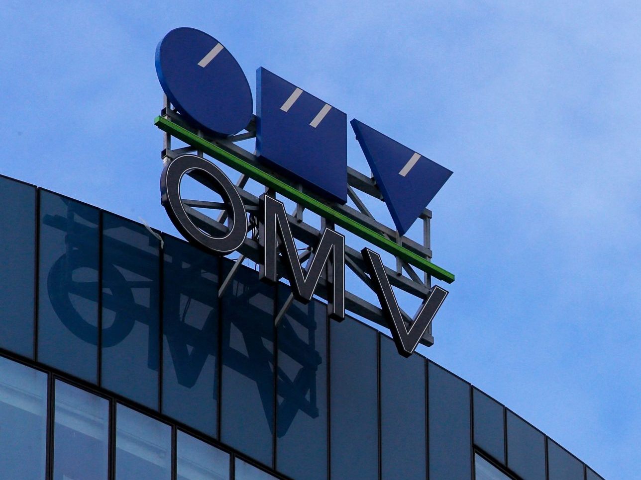 Die OMV schrieb 2024 trotz niedrigerer Öl- und Gaspreise satten Gewinn.