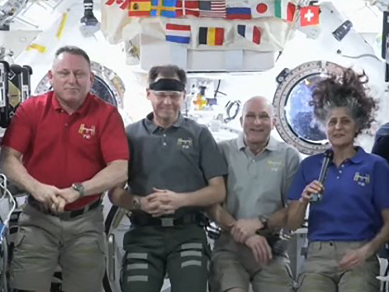 Die vier gestrandeten Astronauten könnten früher nach Hause kommen. Die vier gestrandeten Astronauten könnten früher nach Hause kommen.