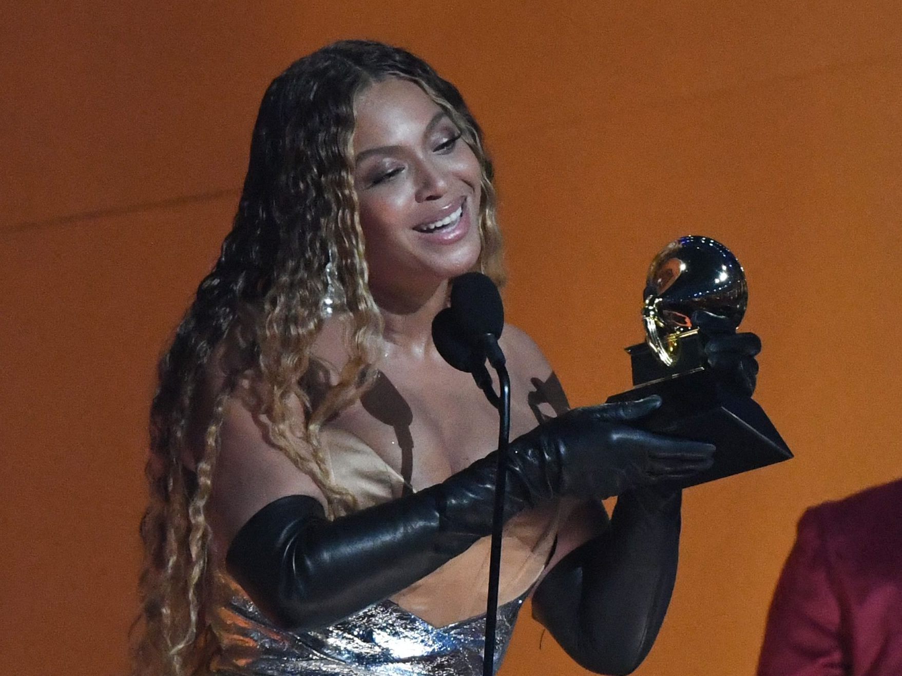 Beyonce gewann erstmals den Grammy für das "Album des Jahres". Beyonce gewann erstmals den Grammy für das "Album des Jahres".