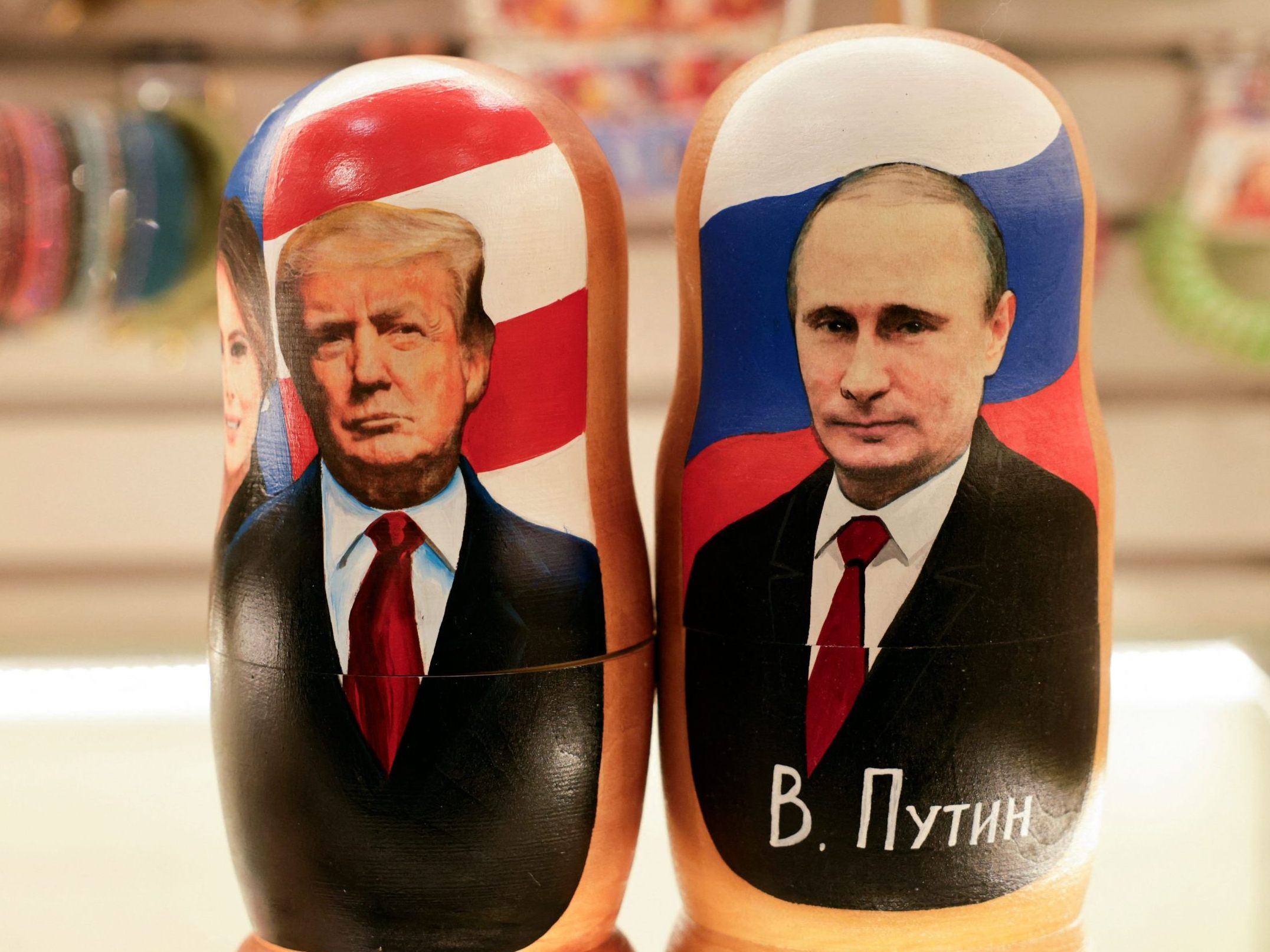 Trump und Putin auf Matroschka Puppen