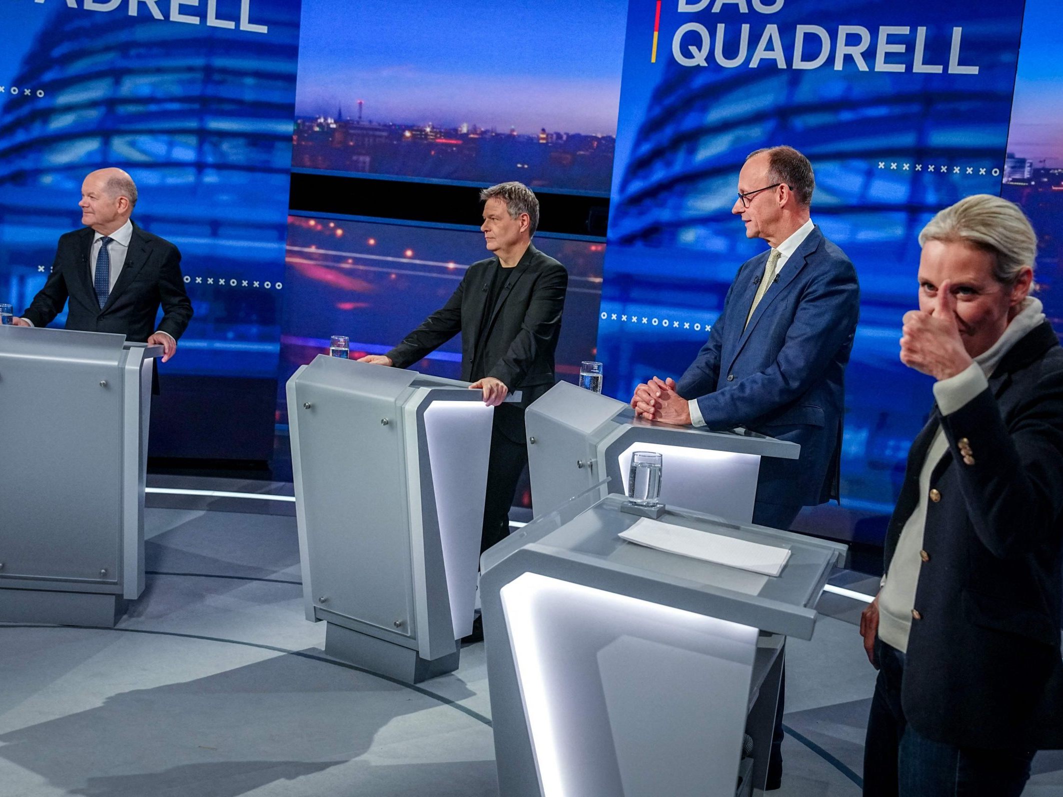 In Umfragen Union klar vor AfD - Für eine Zweier-Koalition wird es knapp.