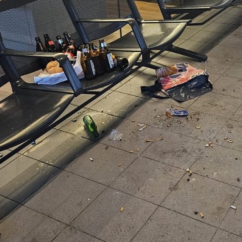 Der Lustenauer Bahnhof kämpft mit einem Müllproblem im Warteraum.