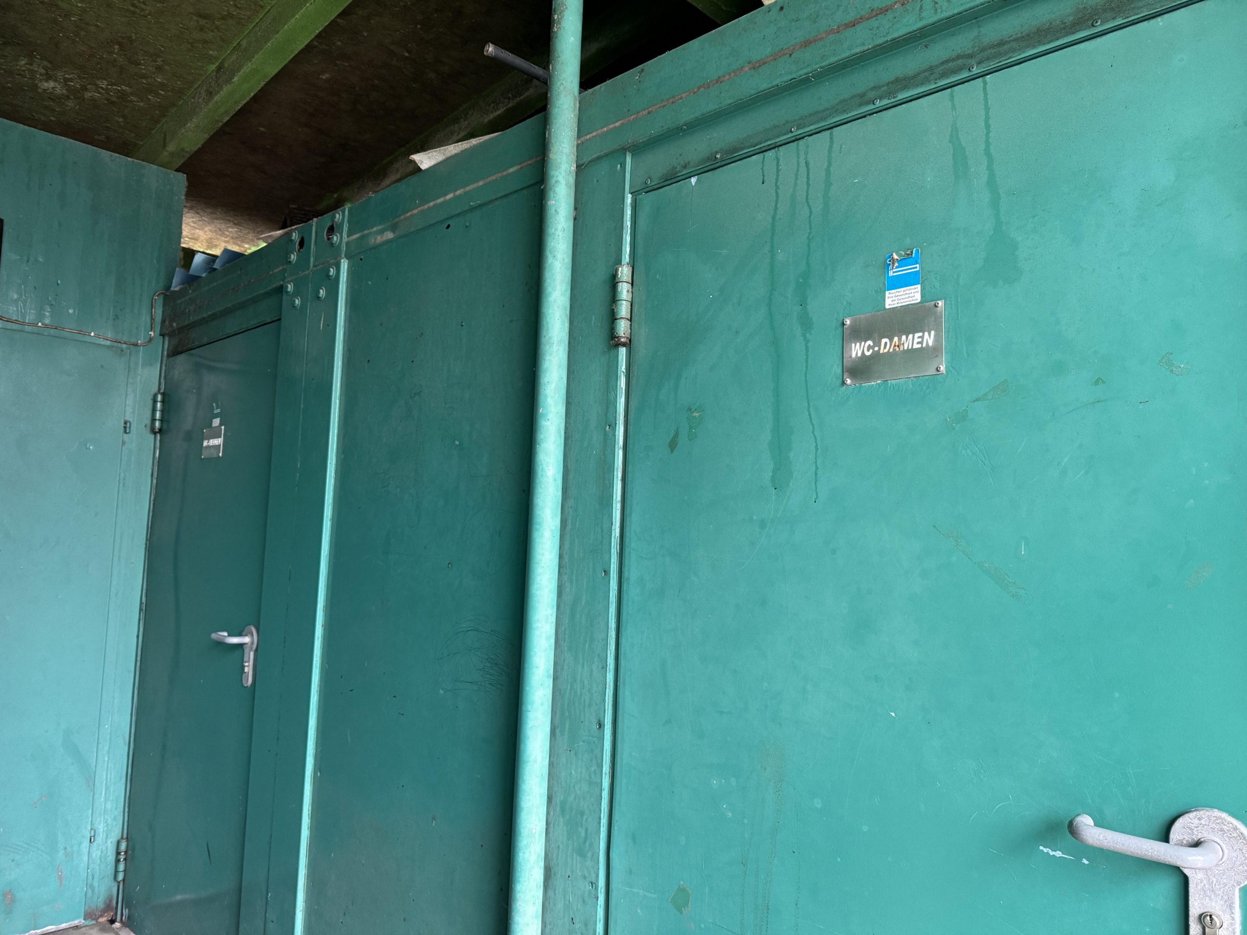 Die Clubhaus-Toiletten sind von nun an abgeschlossen. Die Clubhaus-Toiletten sind von nun an abgeschlossen.