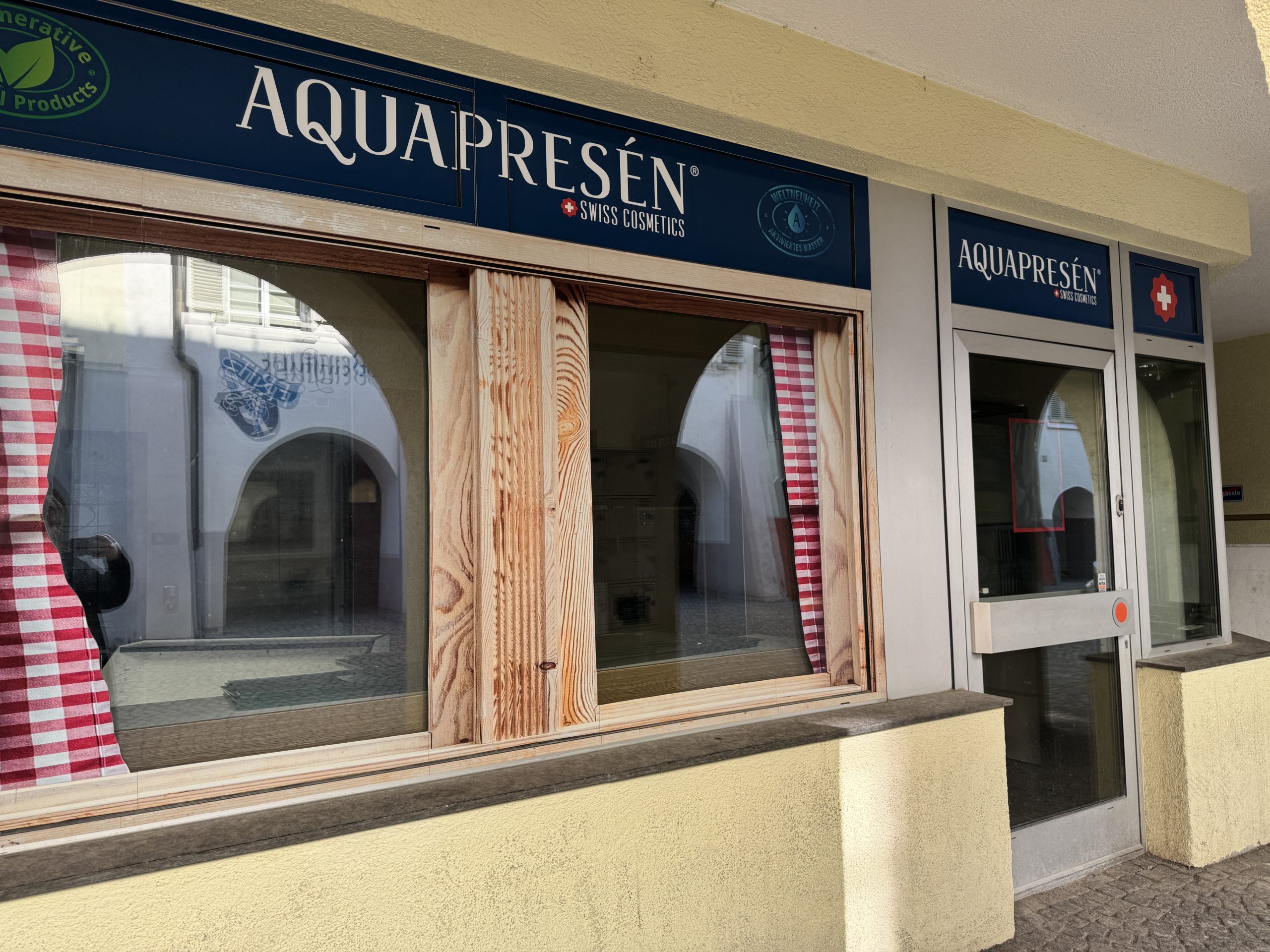 Auch dieser Shop steht augenscheinlich leer. Auch dieser Shop steht augenscheinlich leer.