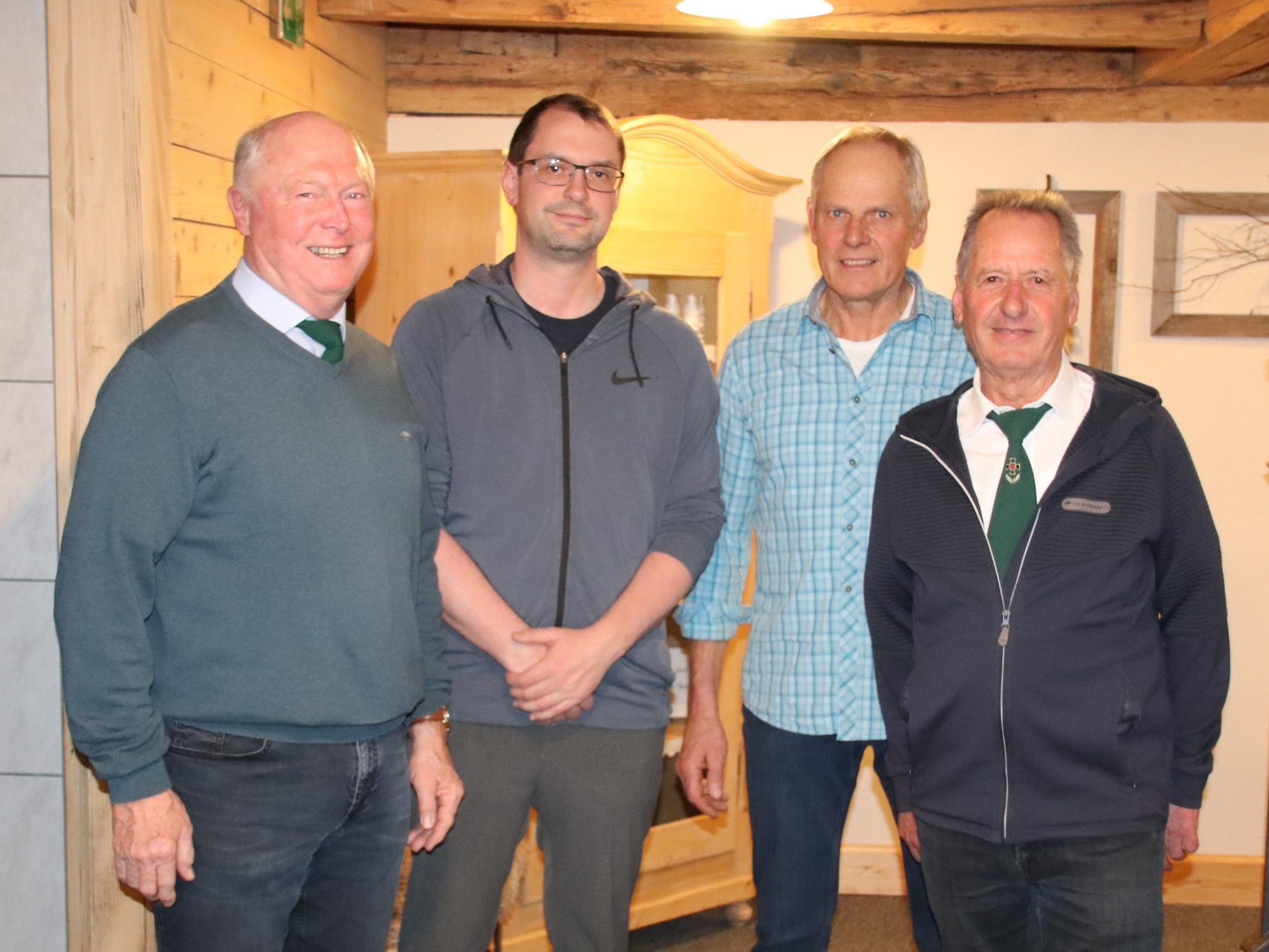 Vorstandsmitglieder: Alt-Bgm. Egon Troy (Kassier), Obmann Martin Hinteregger, Obmann-Stv. Kuno Staudacher und Schriftführer Kurt Hinteregger. Vorstandsmitglieder: Alt-Bgm. Egon Troy (Kassier), Obmann Martin Hinteregger, Obmann-Stv. Kuno Staudacher und Schriftführer Kurt Hinteregger.