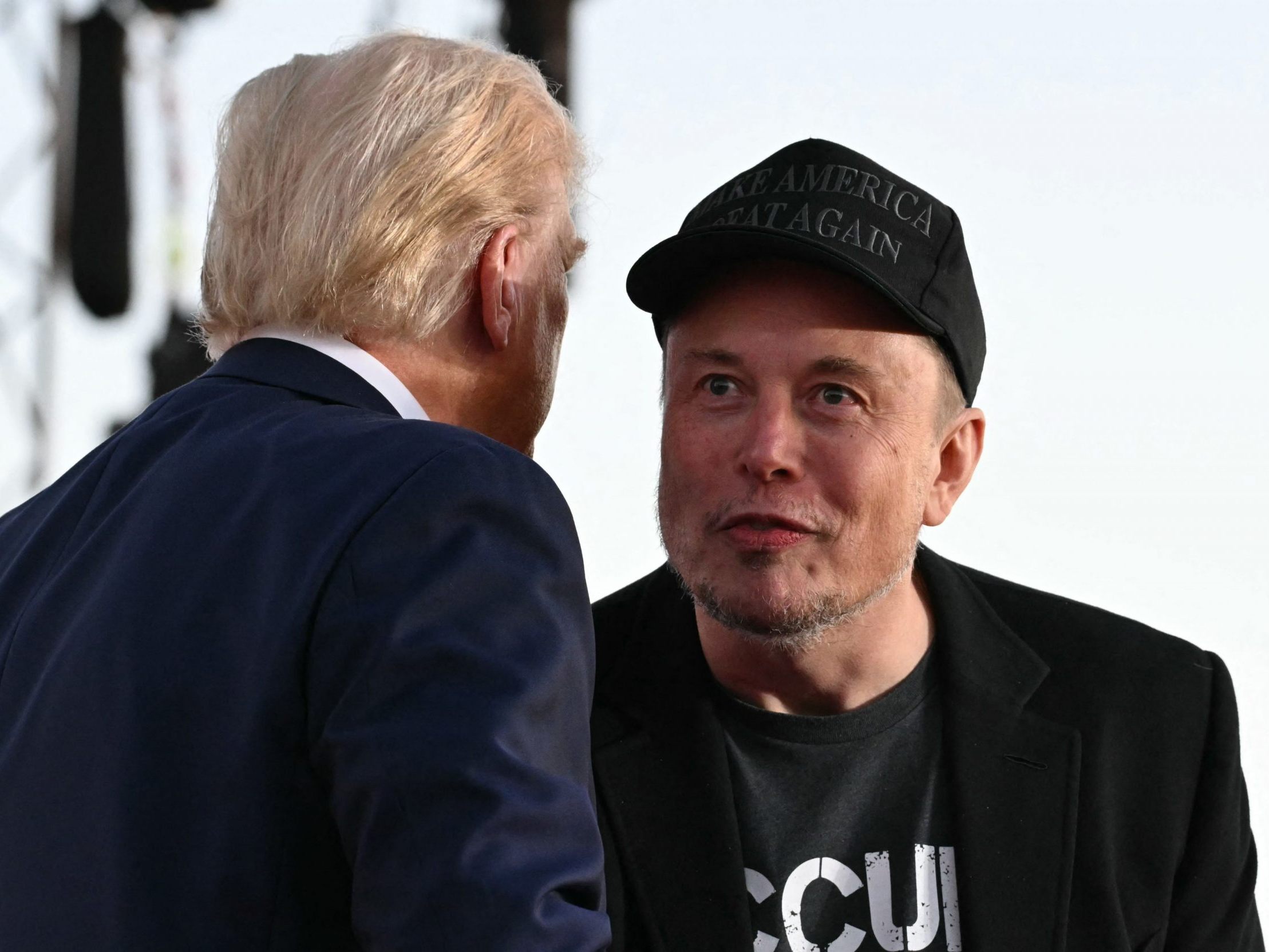 Donald Trump (l.) und Elon Musk(r.) - Das Duo an der Spitze der USA. Donald Trump (l.) und Elon Musk(r.) - Das Duo an der Spitze der USA.