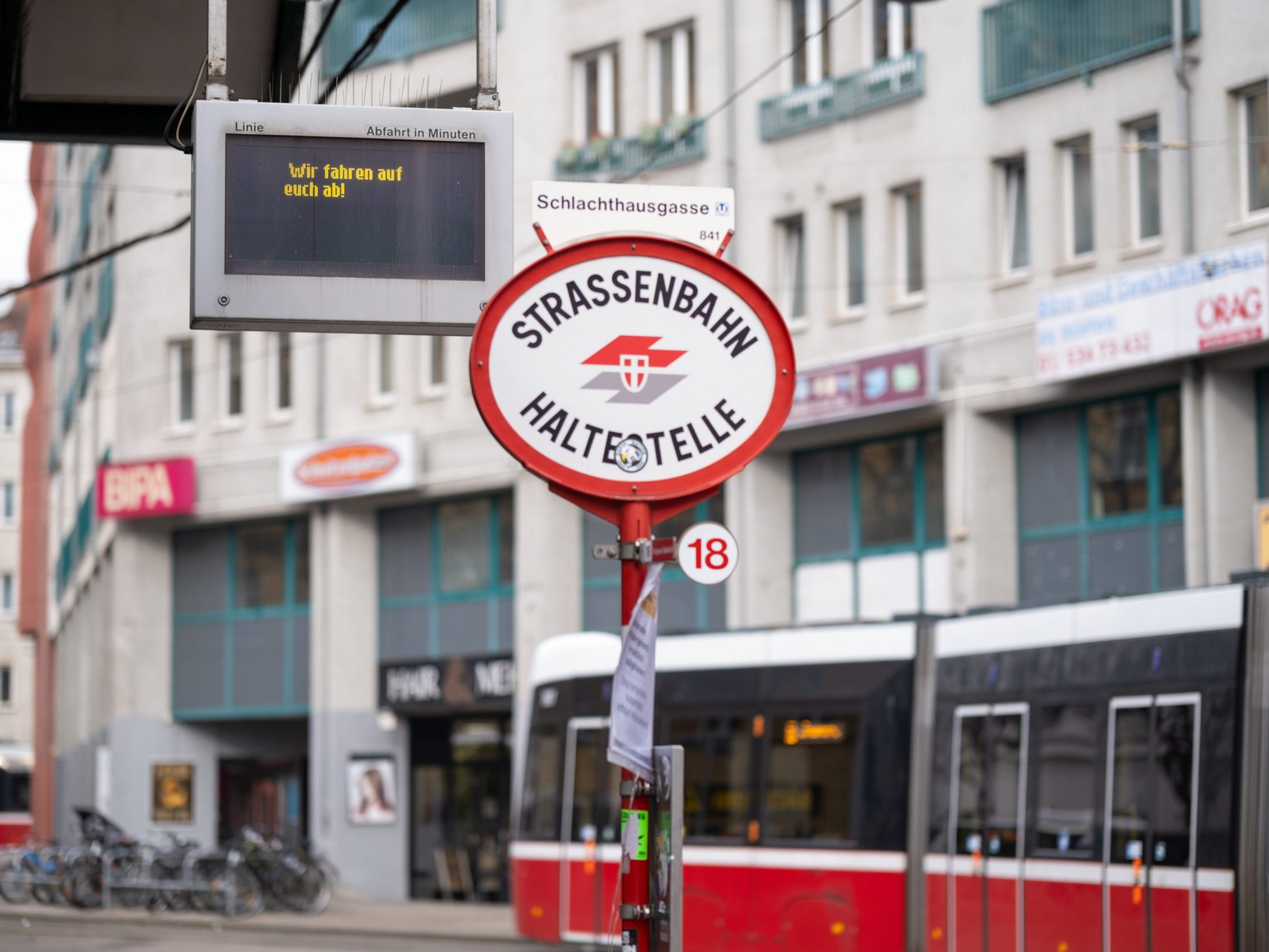 Der Valentinstag macht sich auch bei den Wiener Linien bemerkbar.