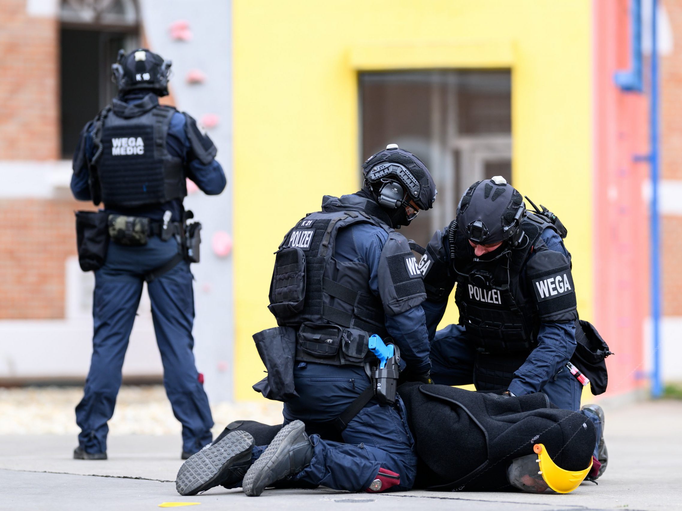 Die Sondereinheit WEGA konnte den 49-Jährigen festnehmen. (Symbolbild einer WEGA-Übung)