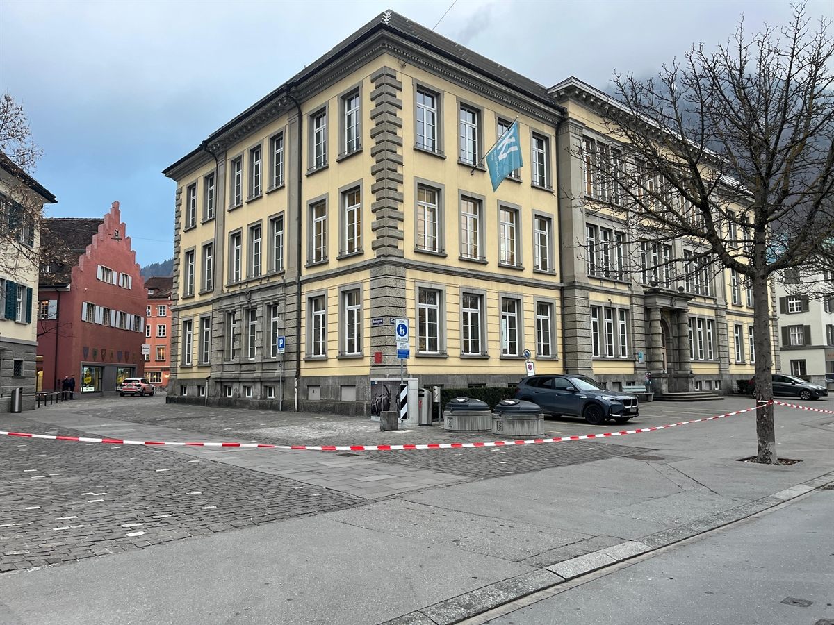 Die Polizei sperrte das Gebiet weiträumig ab.