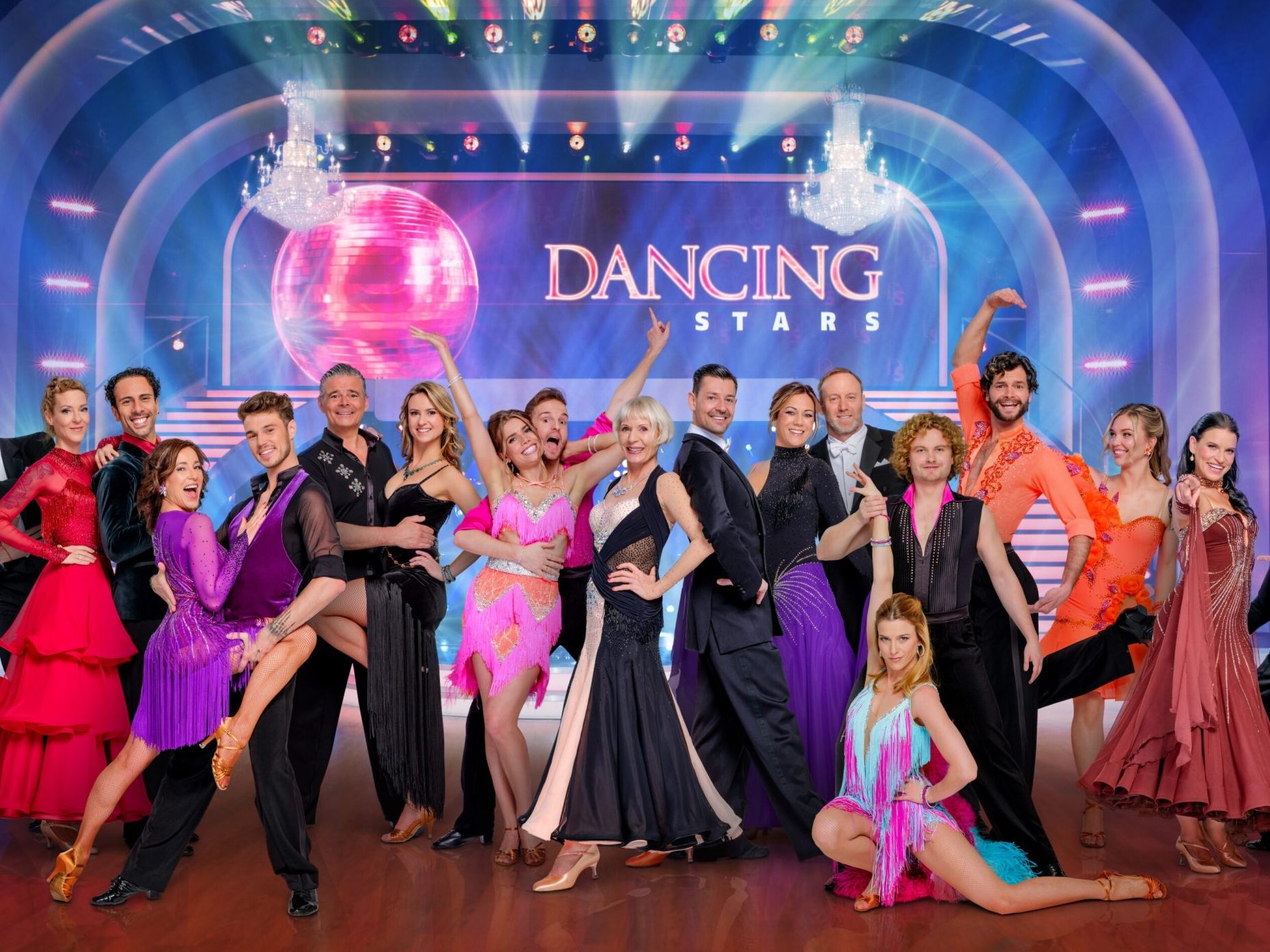 Die neuen "Dancing Stars" erstmals im Tanz-Outfit. Die neuen "Dancing Stars" erstmals im Tanz-Outfit.