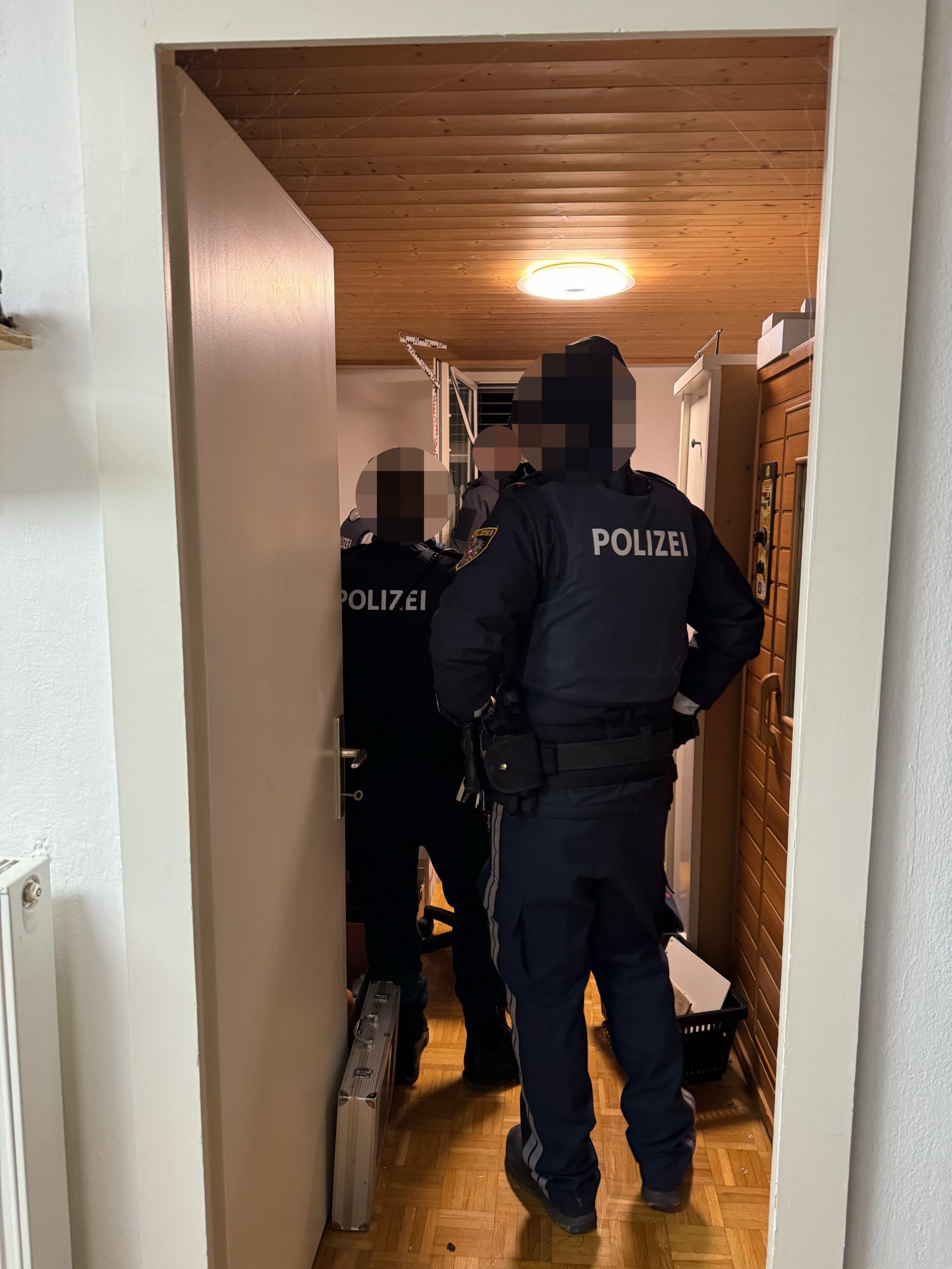Die Polizei war mit einem Großaufgebot vor Ort.