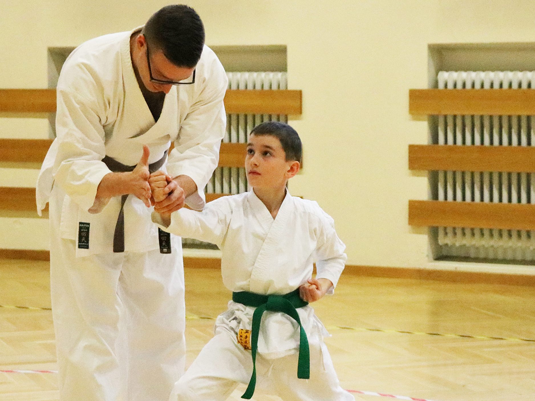 Trainiert wird im Stil des traditionellen Shotokan Karates