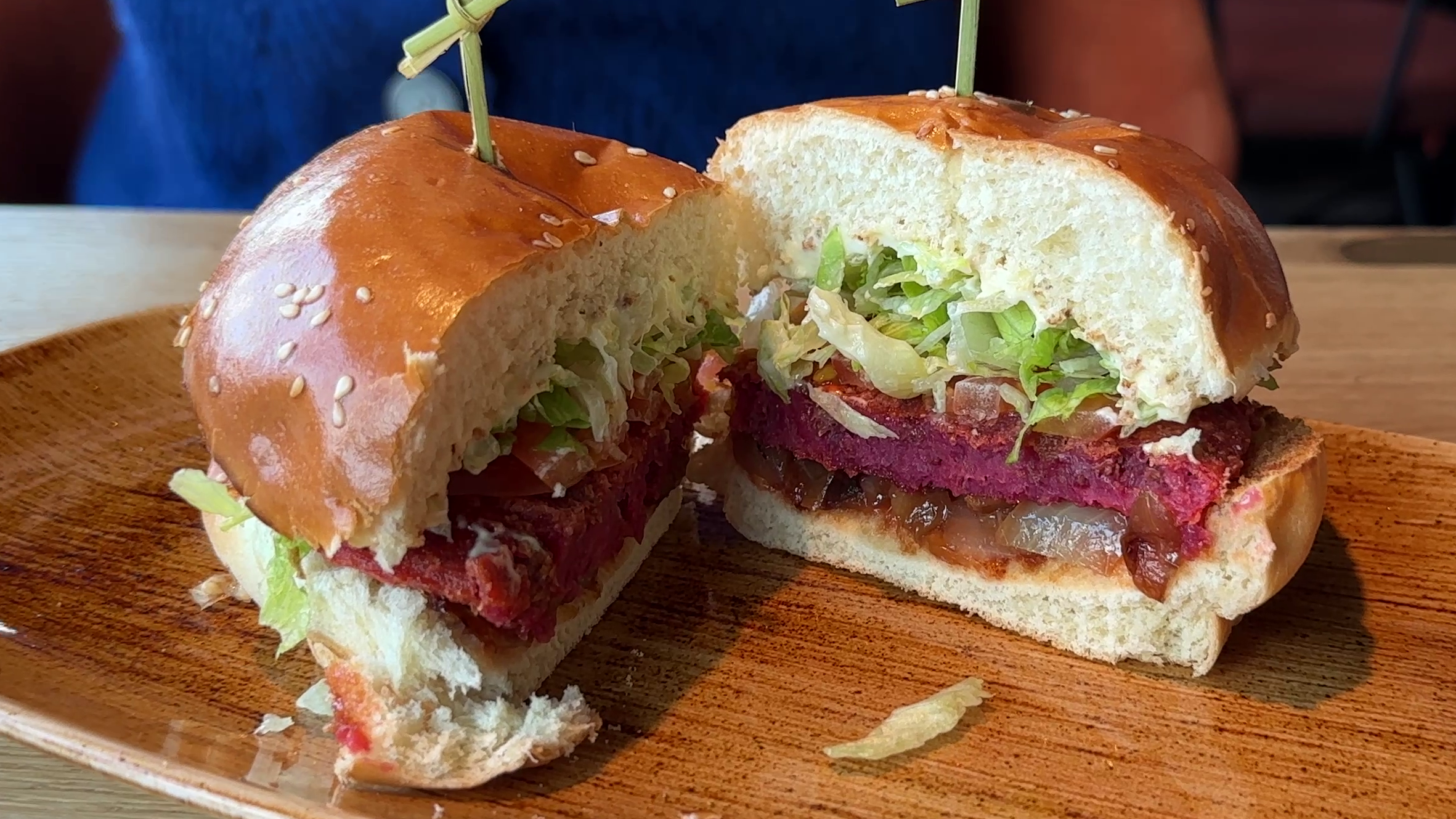 Der fertige Mehlwurm-Burger.