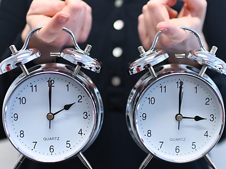 Bald wird wieder europaweit an den Uhren gedreht