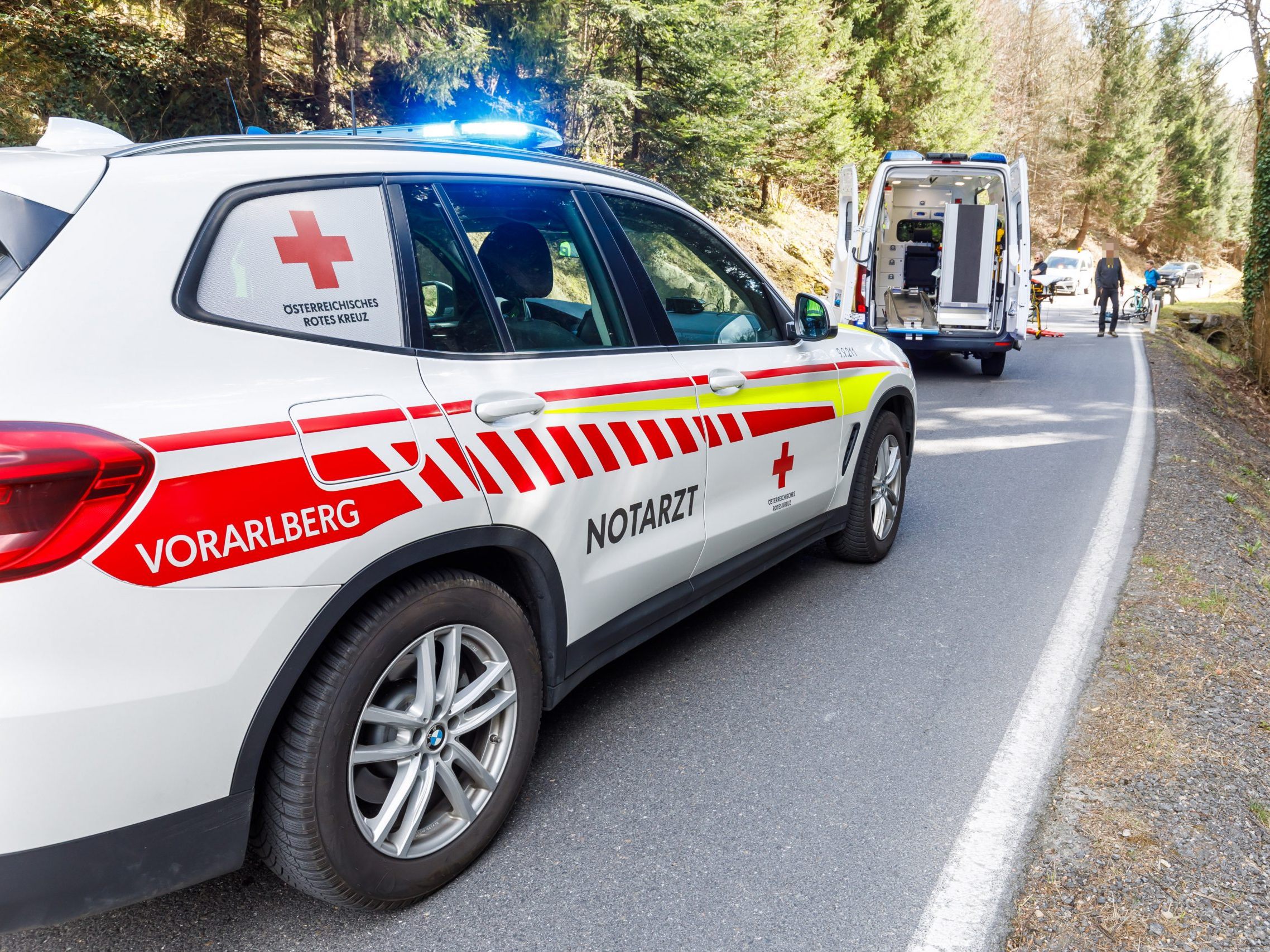 Ein 17-Jähriger wurde bei einem Unfall in Blons verletzt. Ein 17-Jähriger wurde bei einem Unfall in Blons verletzt.