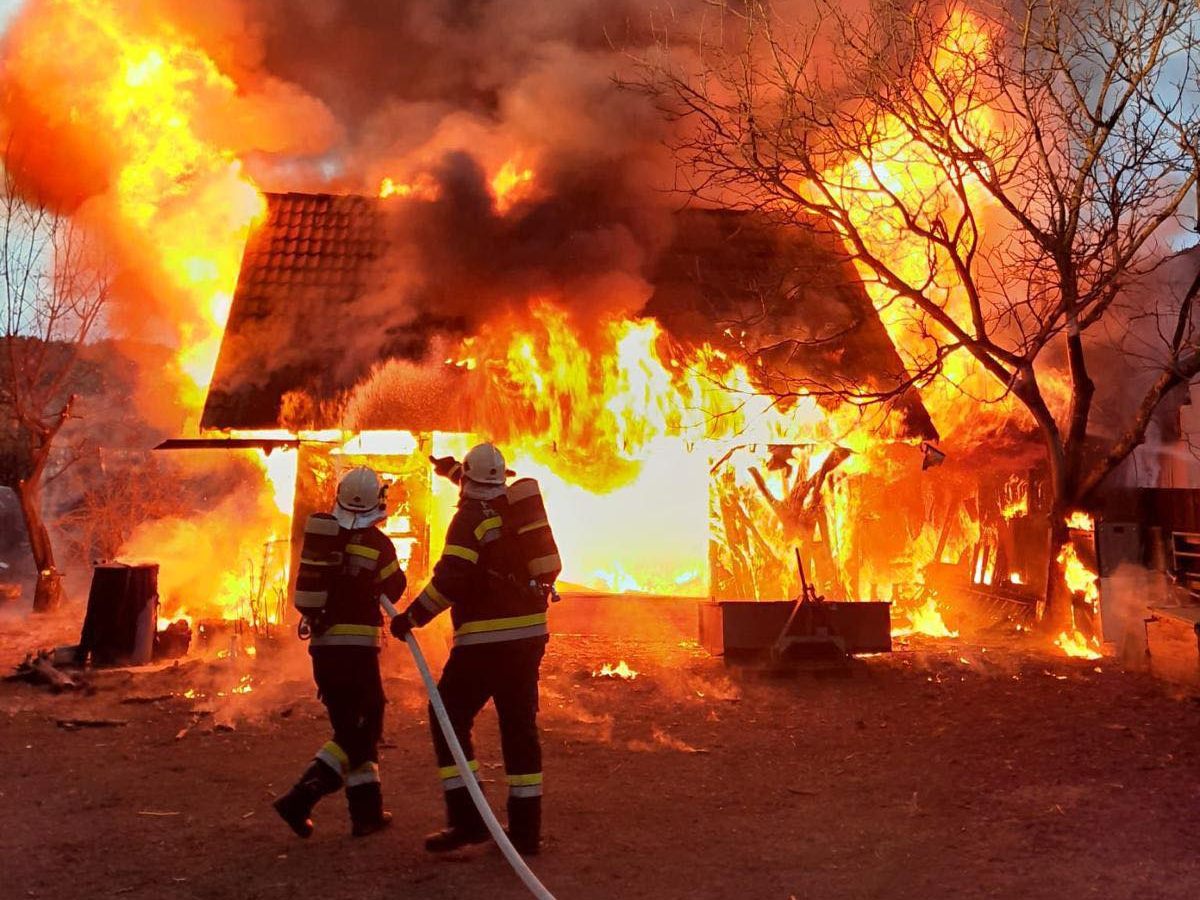 Ein halbes Dutzend Feuerwehren stand im Einsatz.
