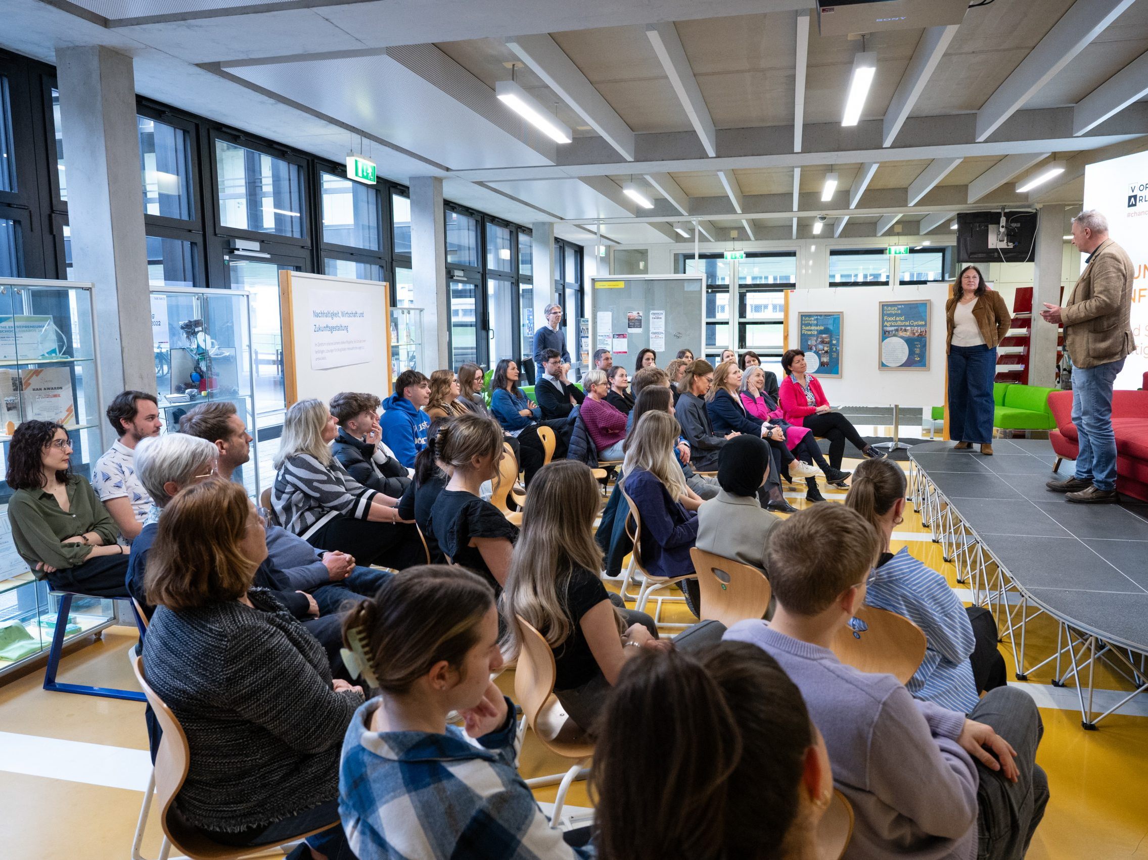 Wissen verbindet – die beliebte Veranstaltungsreihe der Marke Vorarlberg – fand diesmal im future Campus der HAK Feldkirch statt. Wissen verbindet – die beliebte Veranstaltungsreihe der Marke Vorarlberg – fand diesmal im future Campus der HAK Feldkirch statt.