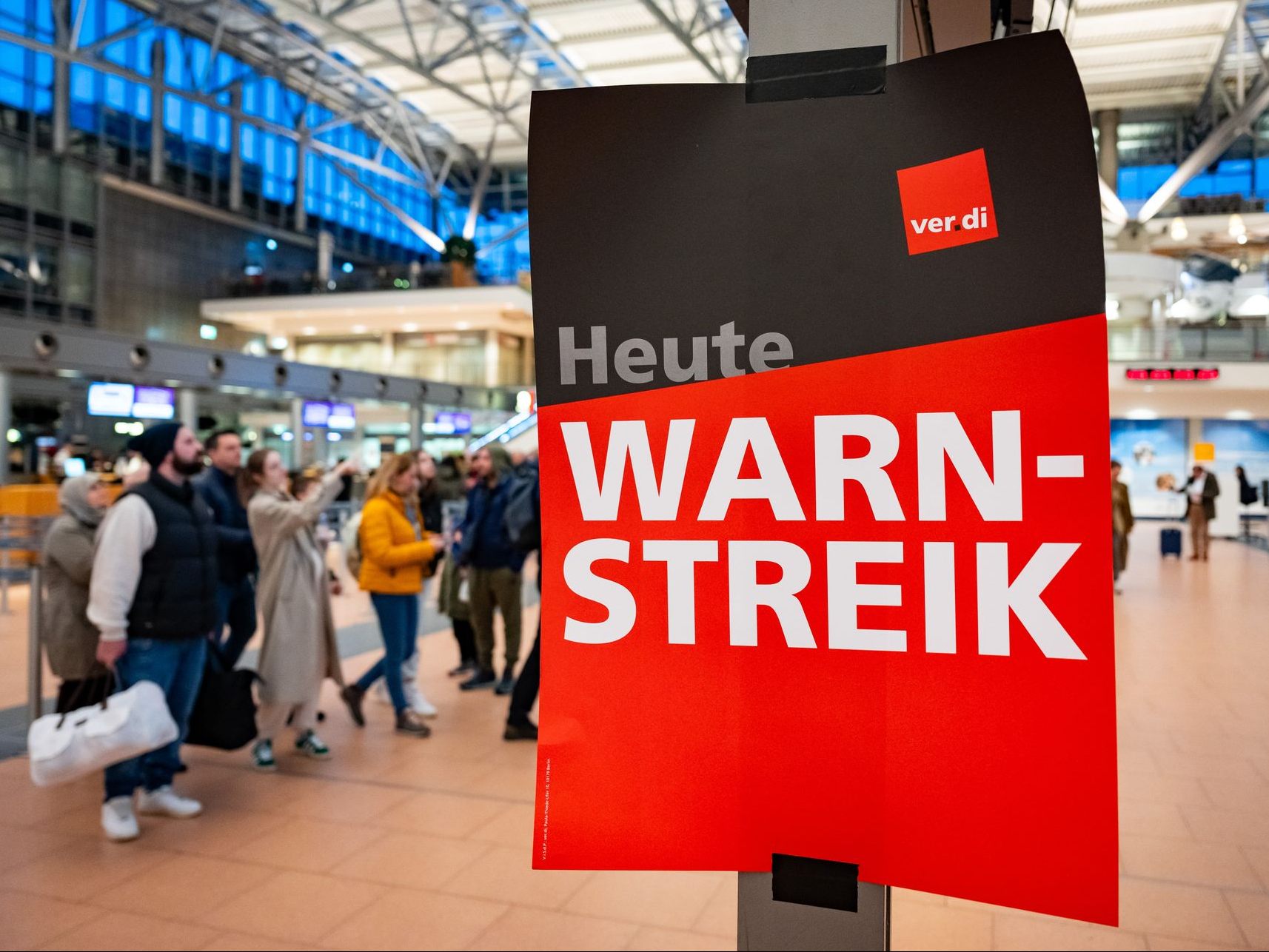 An 13 deutschen Flughäfen wird heute gestreikt. An 13 deutschen Flughäfen wird heute gestreikt.