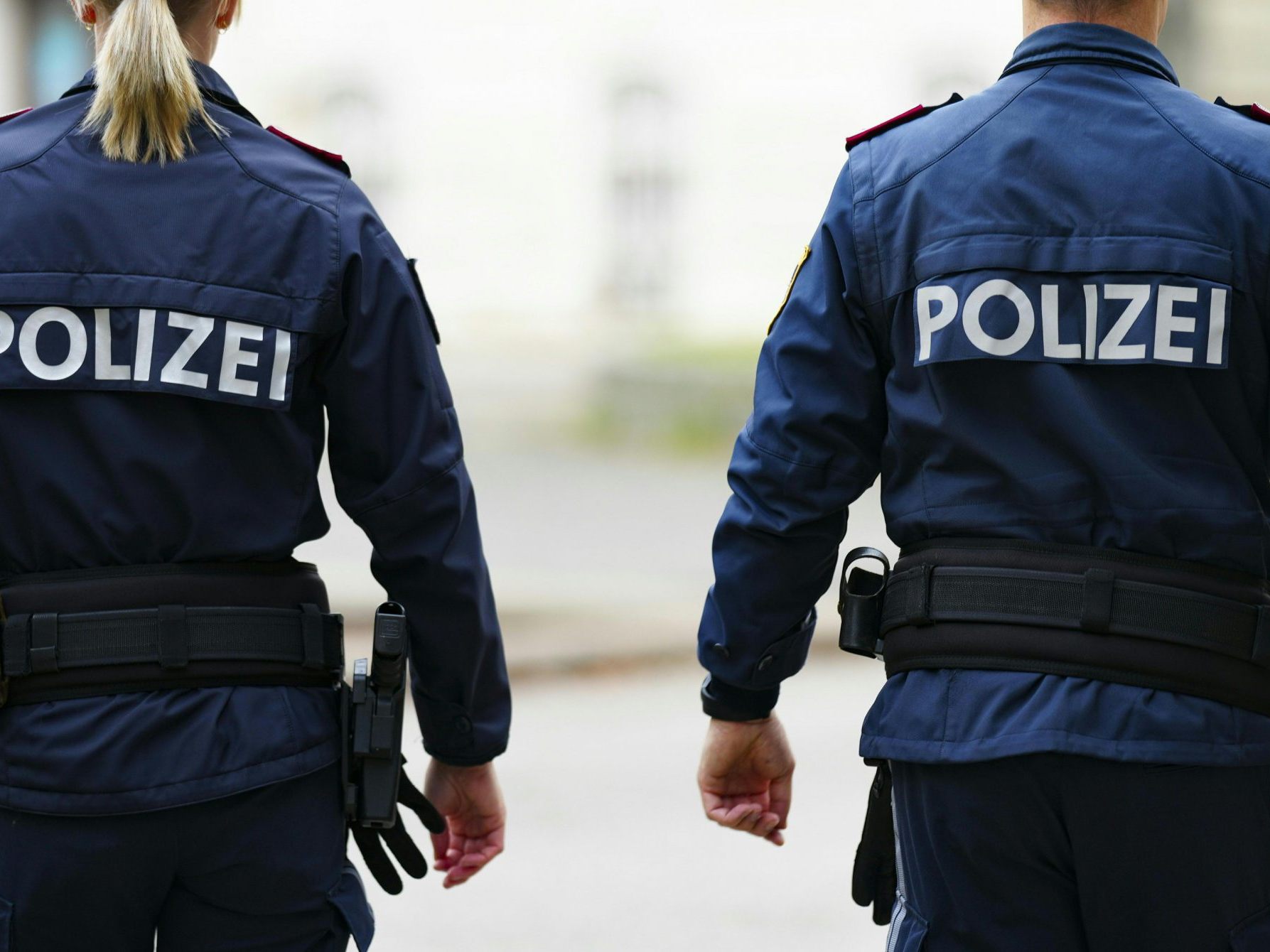 Drei Tatverdächtige wurden festgenommen. Drei Tatverdächtige wurden festgenommen.