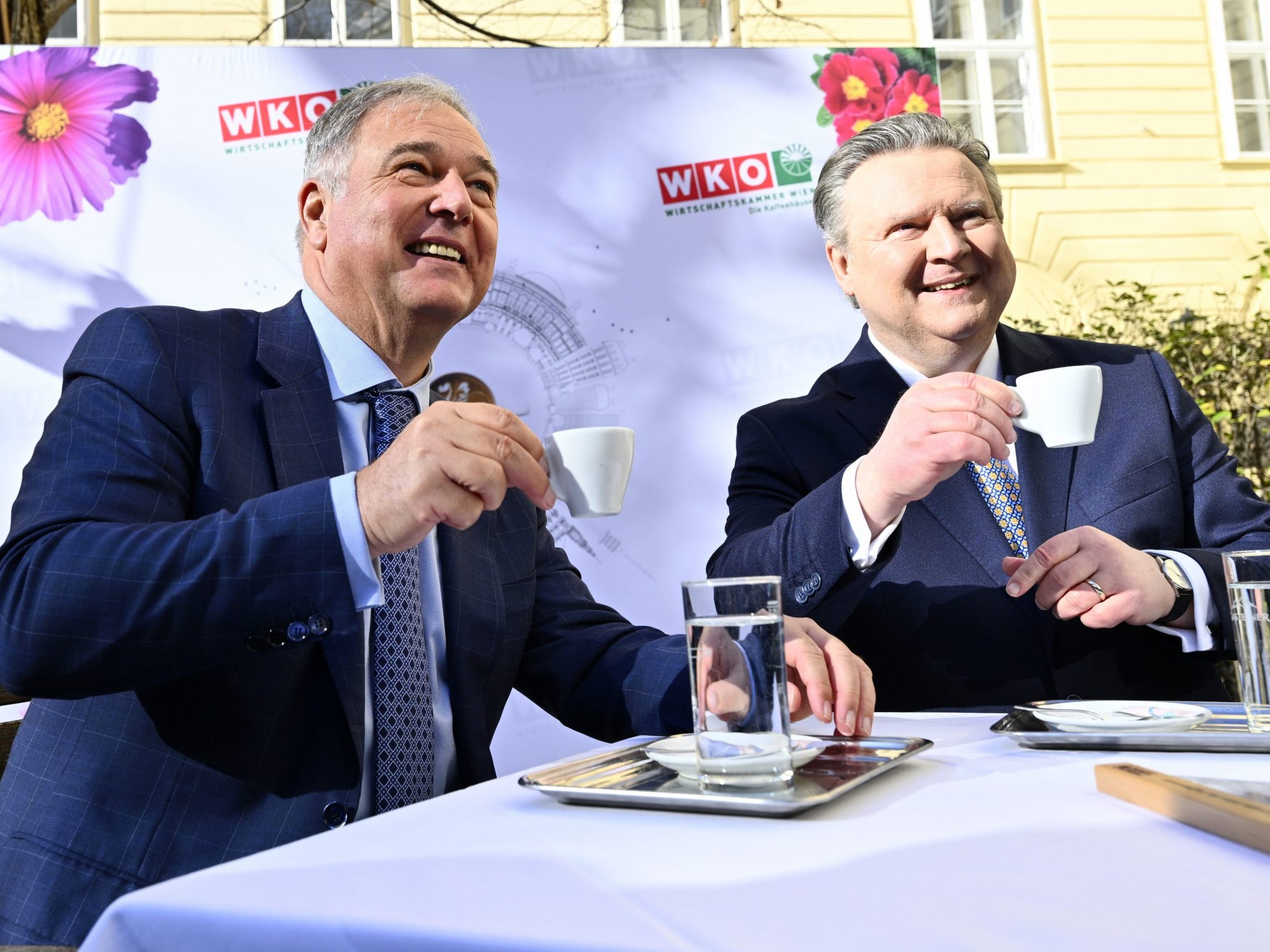 Ruck und Ludwig eröffneten die Wiener Schanigarten-Saison traditionell mit einem Kaffee.