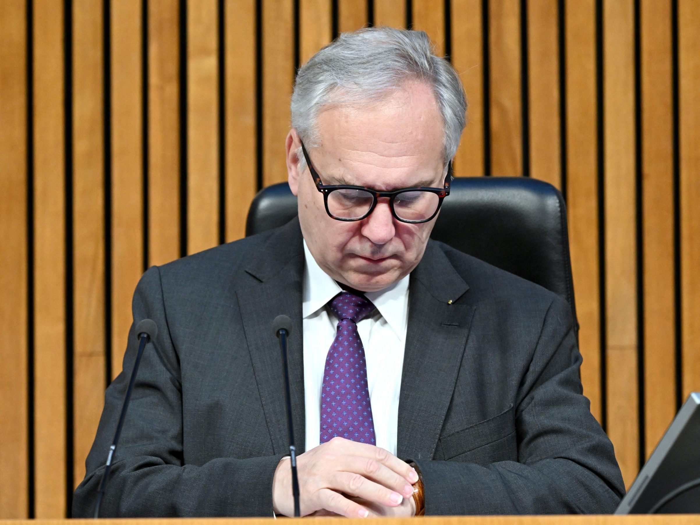 Seitens SPÖ und Grünen ist Kritik an Nationalratspräsident Walter Rosenkranz laut geworden. Seitens SPÖ und Grünen ist Kritik an Nationalratspräsident Walter Rosenkranz laut geworden.