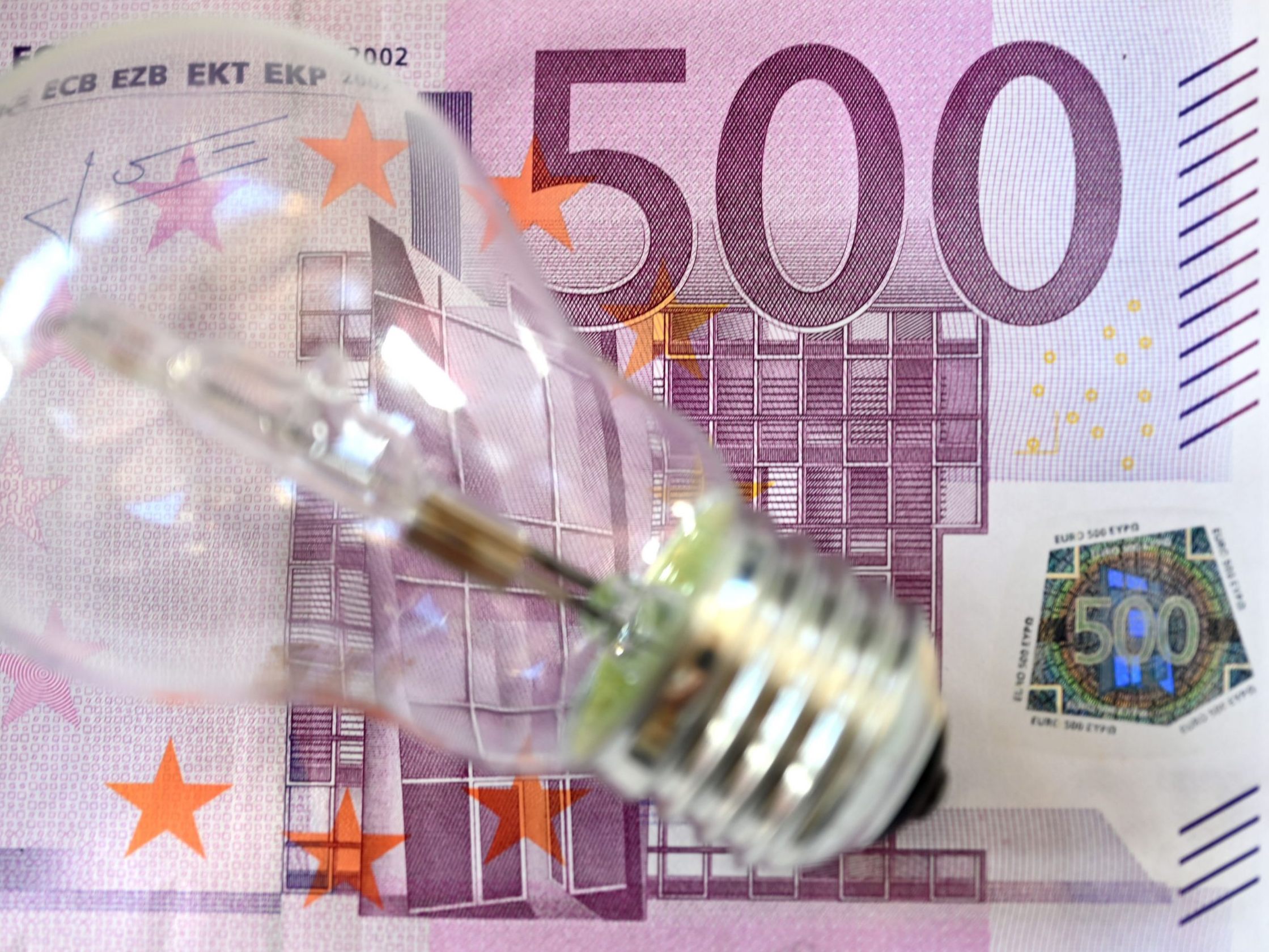 Die Sonderabgabe für Stromerzeuger kommt doch nicht. Die Sonderabgabe für Stromerzeuger kommt doch nicht.