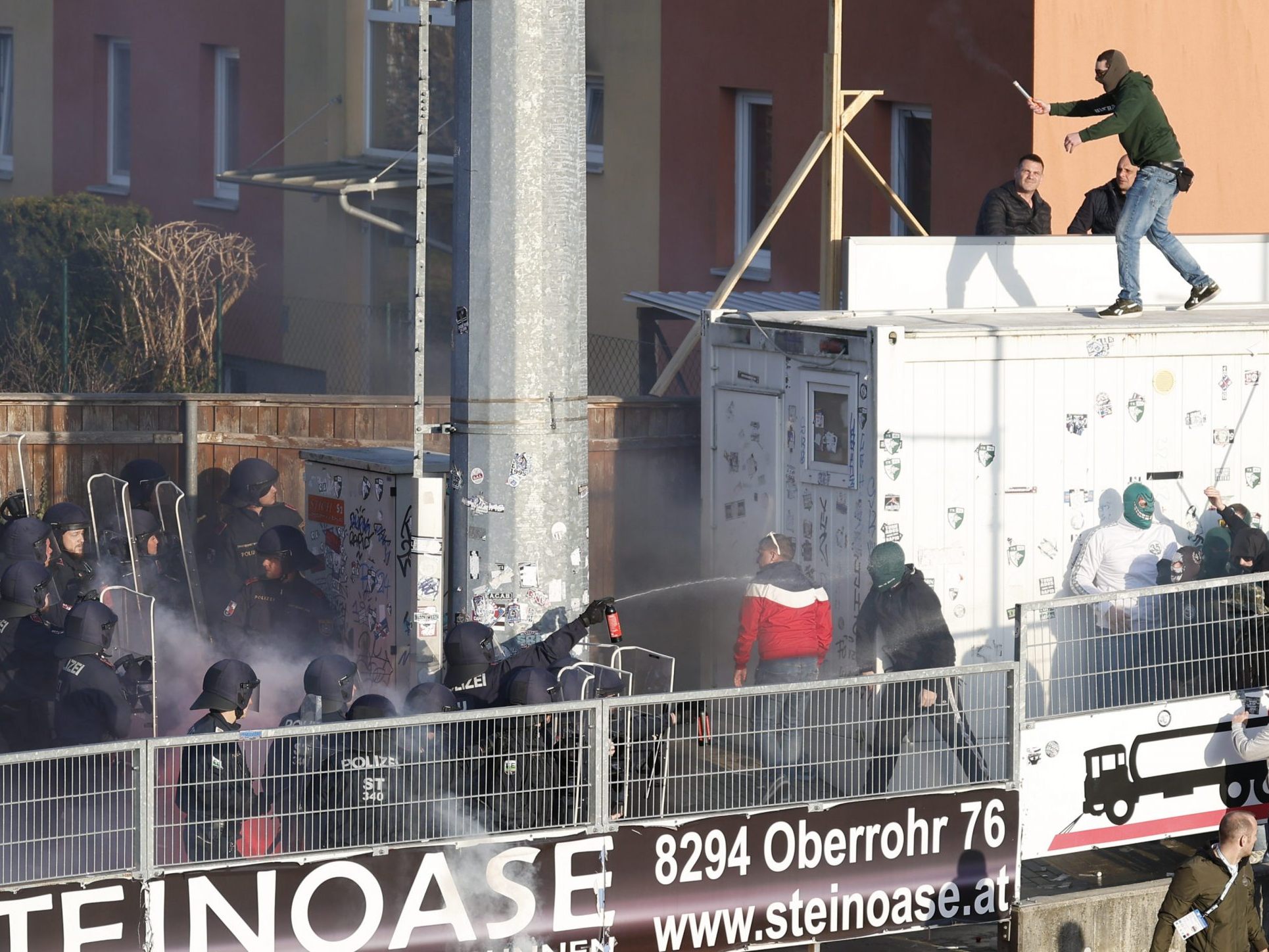 Vor Spielbeginn kam es zu Zusammenstößen zwischen Polizei und Rapid-Fans.