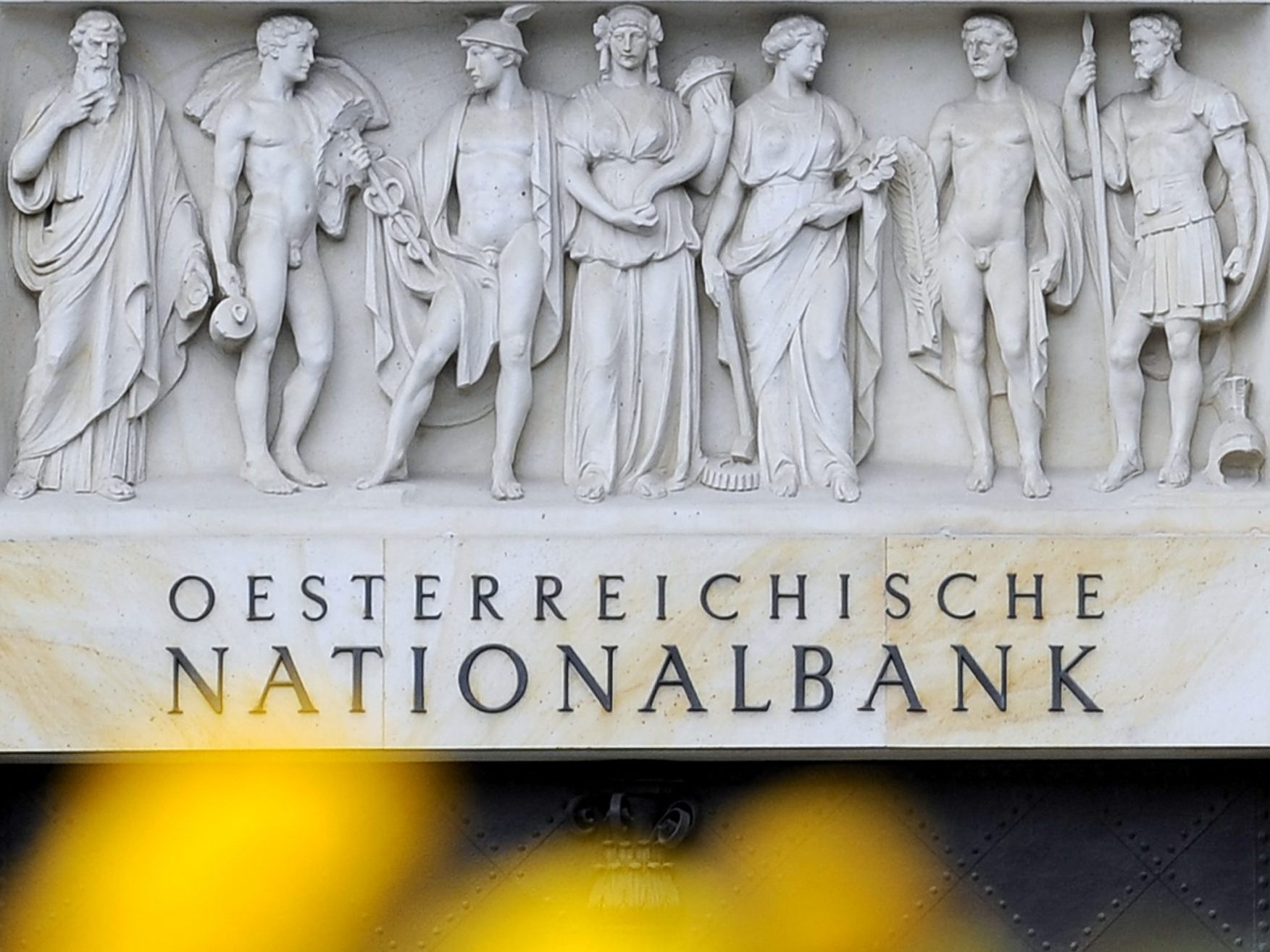Die OeNB erwartet ein hohes Defizit und senkt die Wachstumsprognose.