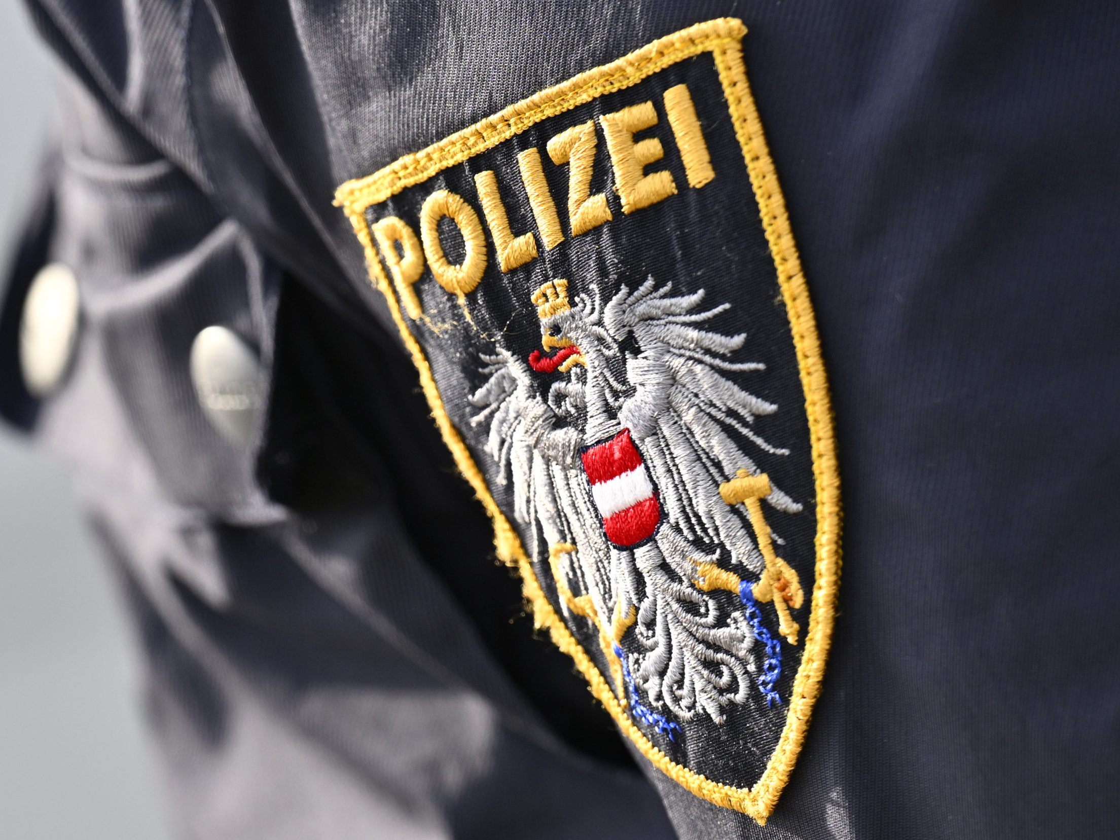 Erneuter Betrug durch einen falschen Polizisten.