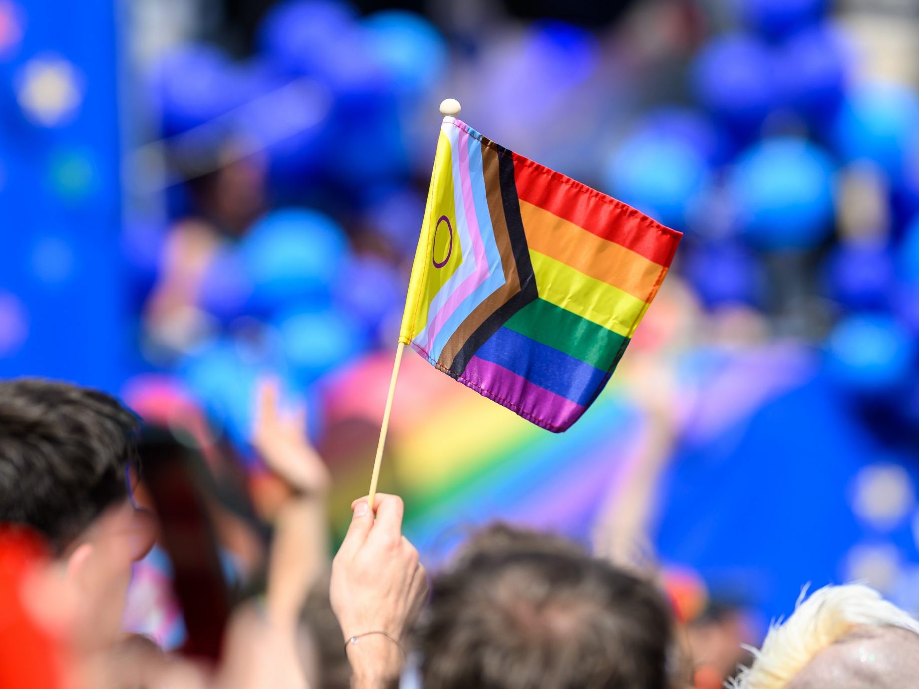 Anmeldestart für die Regenbogenparade. Anmeldestart für die Regenbogenparade.