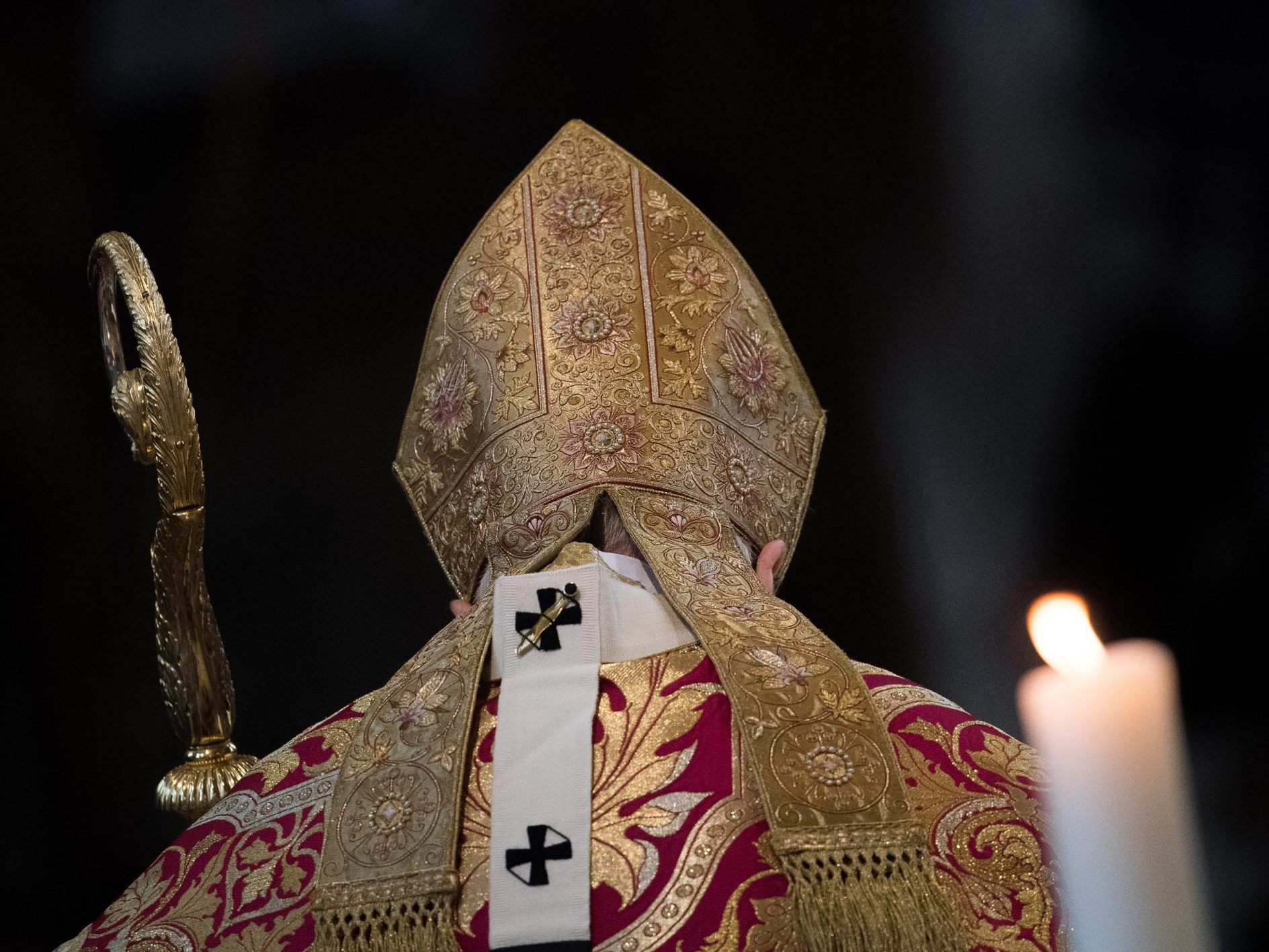 Papst Franziskus erholt sich in der Gemelli-Klinik in Rom nach erneuten schweren Atemnot-Anfällen. Eine Prognose zu seinem Gesundheitszustand bleibt ungewiss. Papst Franziskus erholt sich in der Gemelli-Klinik in Rom nach erneuten schweren Atemnot-Anfällen. Eine Prognose zu seinem Gesundheitszustand bleibt ungewiss.