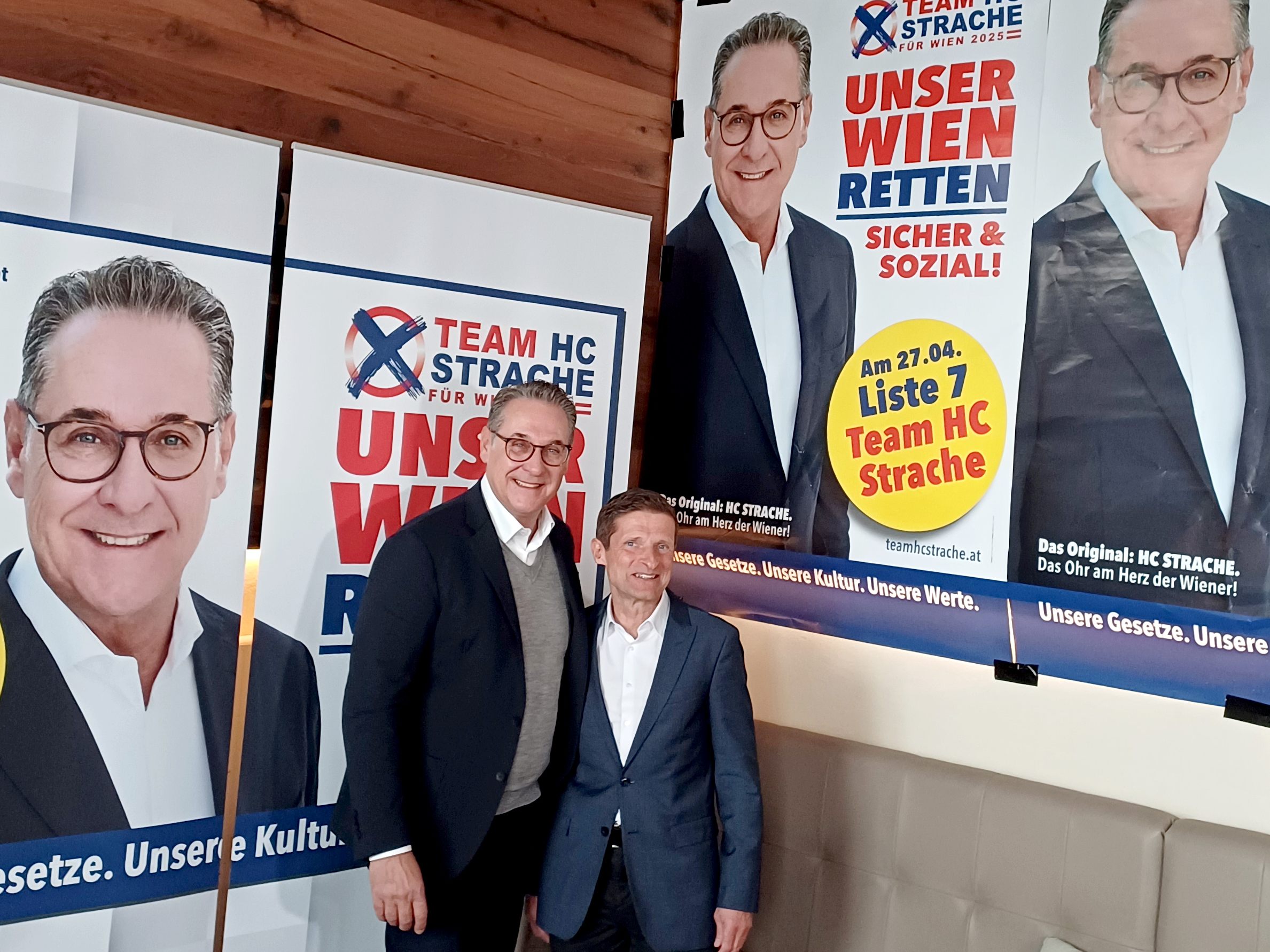 Die Wahlplakate des Teams HC Strache für die Wien-Wahl erinnern an klassische FPÖ-Sujets.