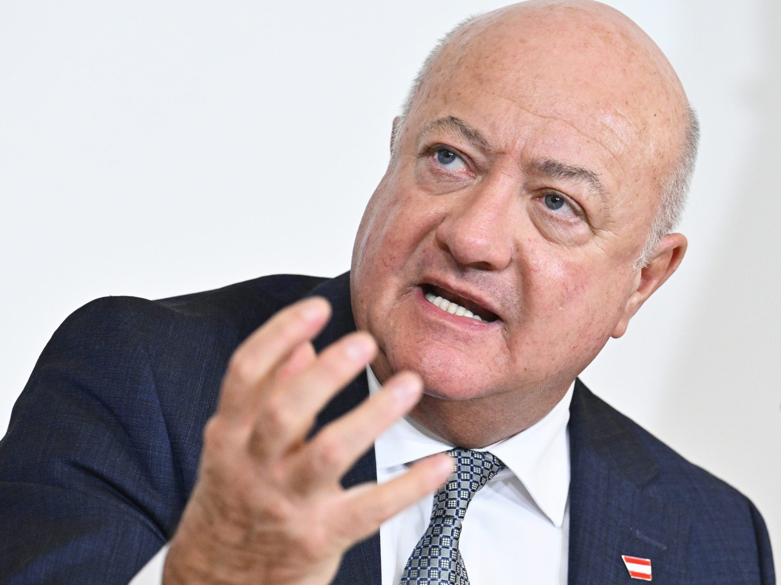Bundeskanzler Stocker begrüßt die Vorschläge zur EU-Verteidigung.