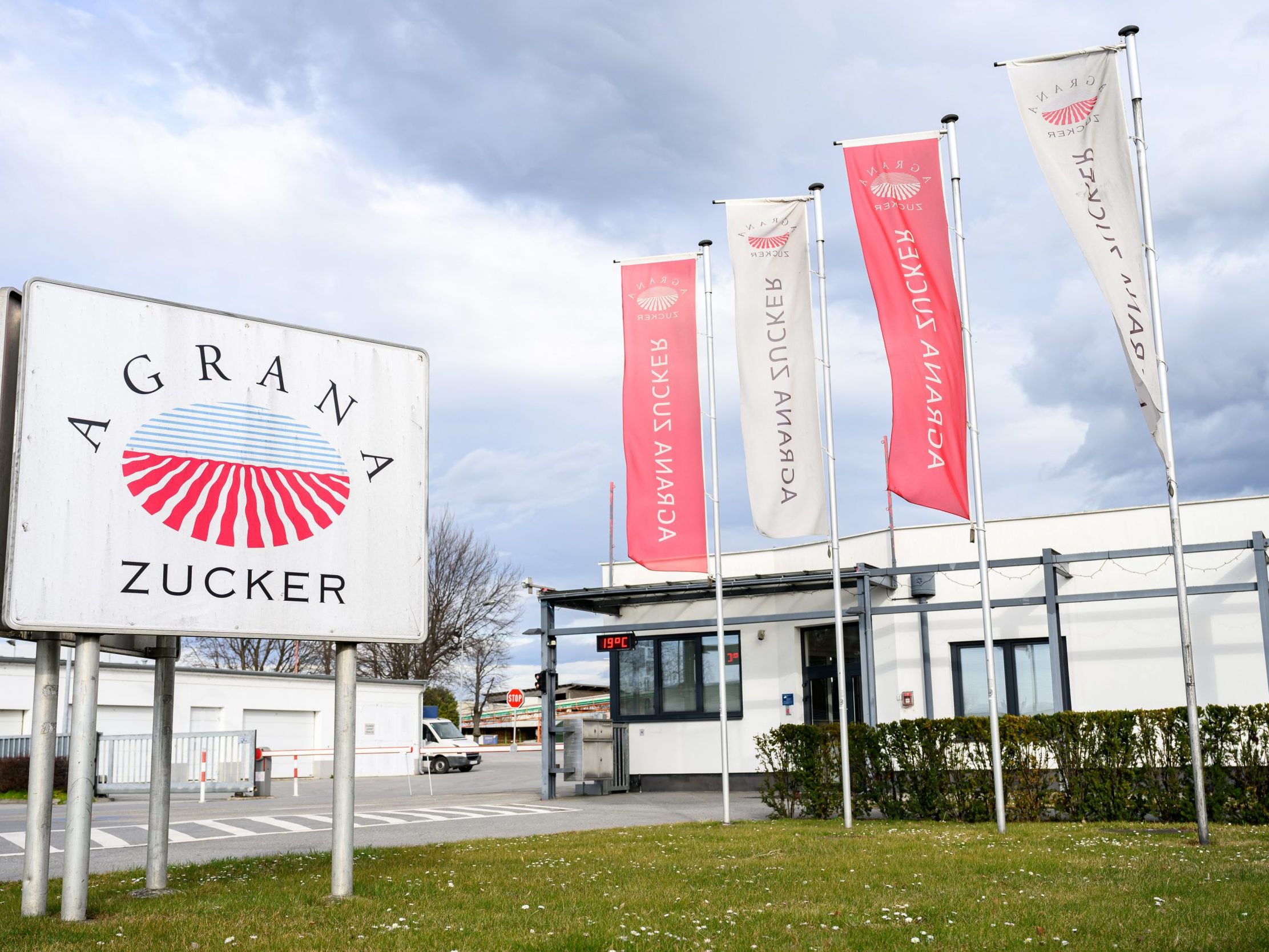 Die Agrana-Fabrik in Leopoldsdorf schließt. Die Agrana-Fabrik in Leopoldsdorf schließt.