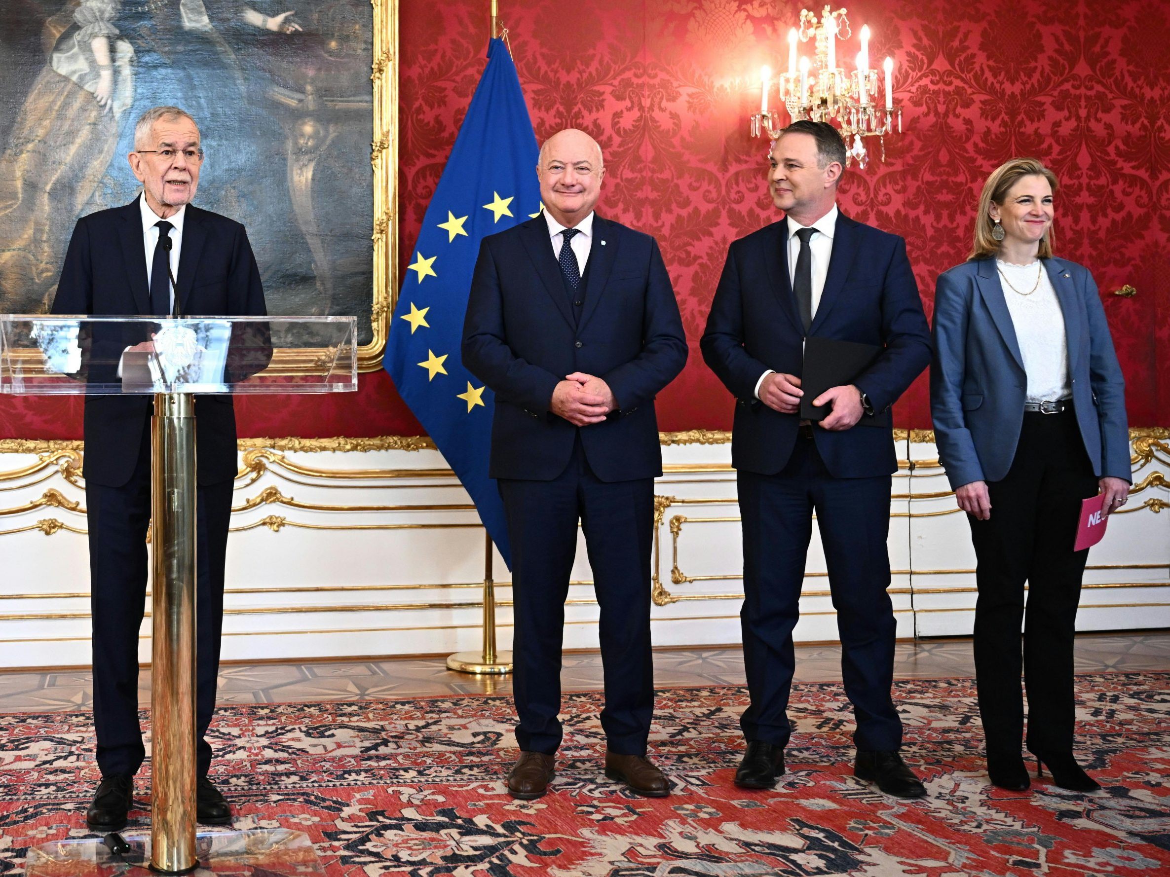 Live-Stream zur Angelobung der neuen Regierung ab 11.00 Uhr. Live-Stream zur Angelobung der neuen Regierung ab 11.00 Uhr.