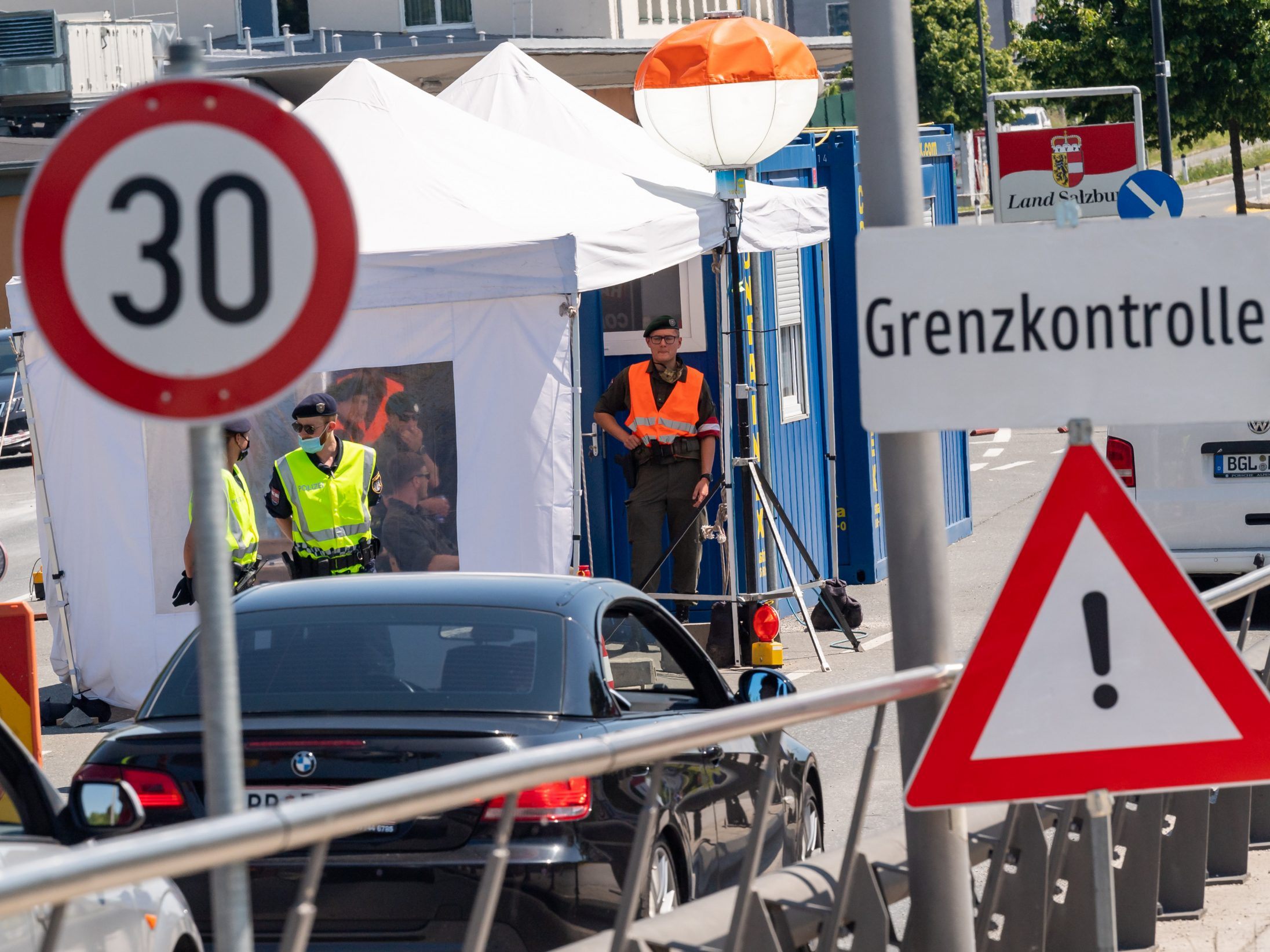 Österreich lehnt Asyl-Rückweisungen an der deutschen Grenze ab. Österreich lehnt Asyl-Rückweisungen an der deutschen Grenze ab.