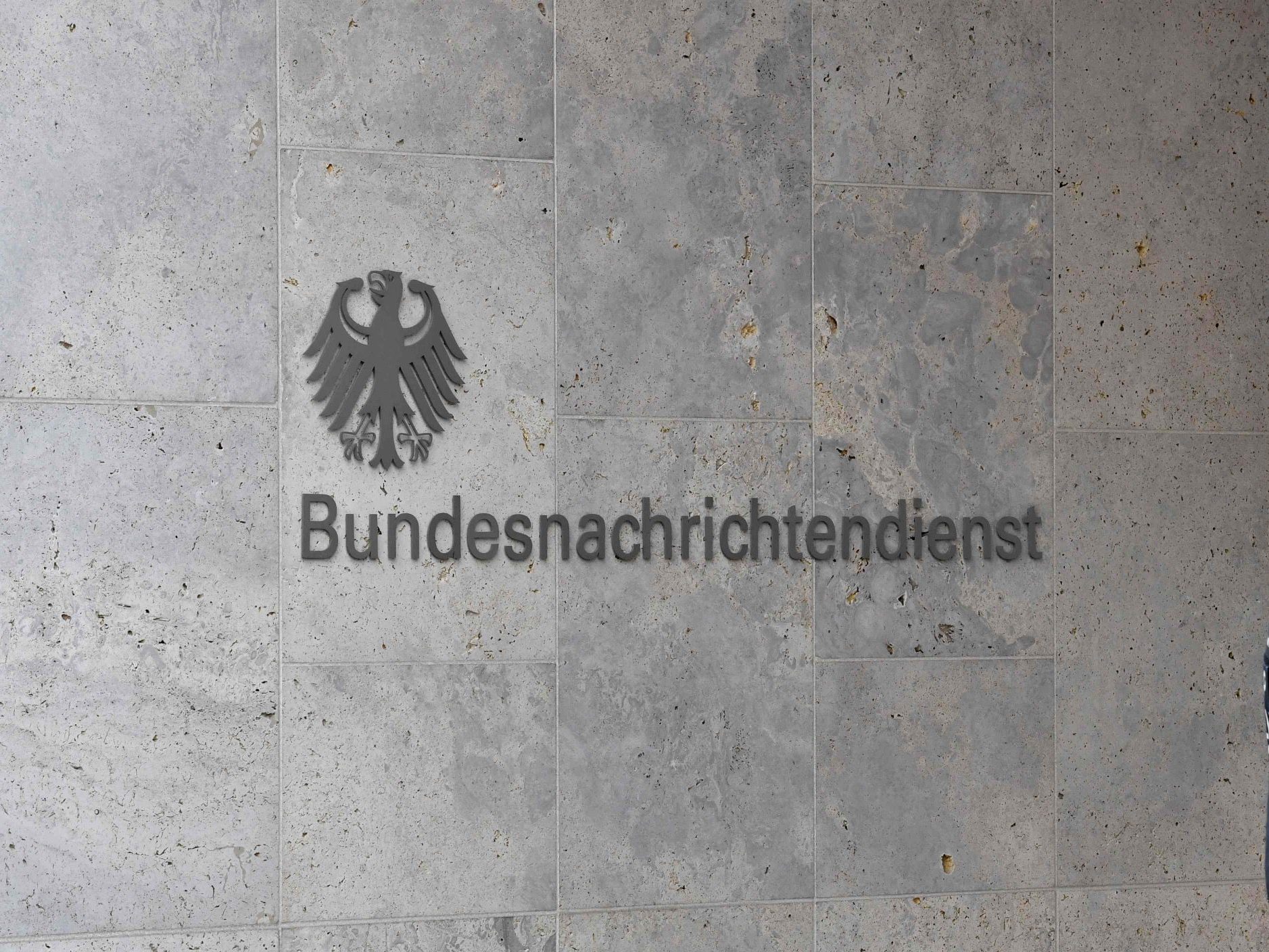 Der BND glaubt an eine Laborherkunft von Corona. Der BND glaubt an eine Laborherkunft von Corona.