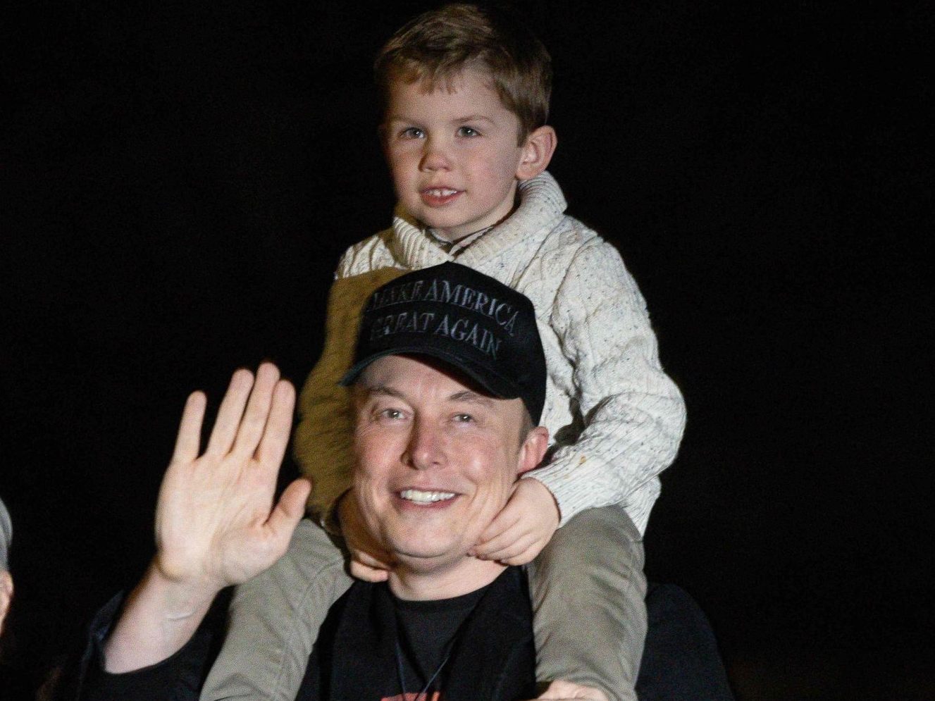Elon Musk und Shivon Zilis haben ihr viertes gemeinsames Kind bekommen: Sohn Seldon Lycurgus erweitert die wachsende Familie des Tech-Milliardärs.