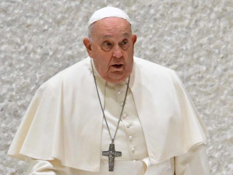 Der Pontifex seit 25 Tagen im Krankenhaus.