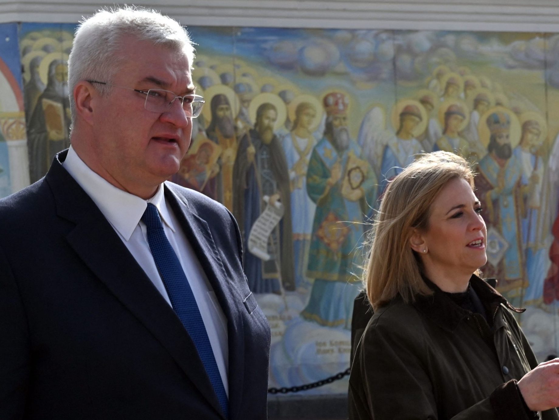 Außenministerin Beate Meinl-Reisinger (NEOS) hat am Freitag in Kiew ihrem ukrainischen Amtskollegen Andrij Sybiha die Solidarität Österreichs versichert. Außenministerin Beate Meinl-Reisinger (NEOS) hat am Freitag in Kiew ihrem ukrainischen Amtskollegen Andrij Sybiha die Solidarität Österreichs versichert.