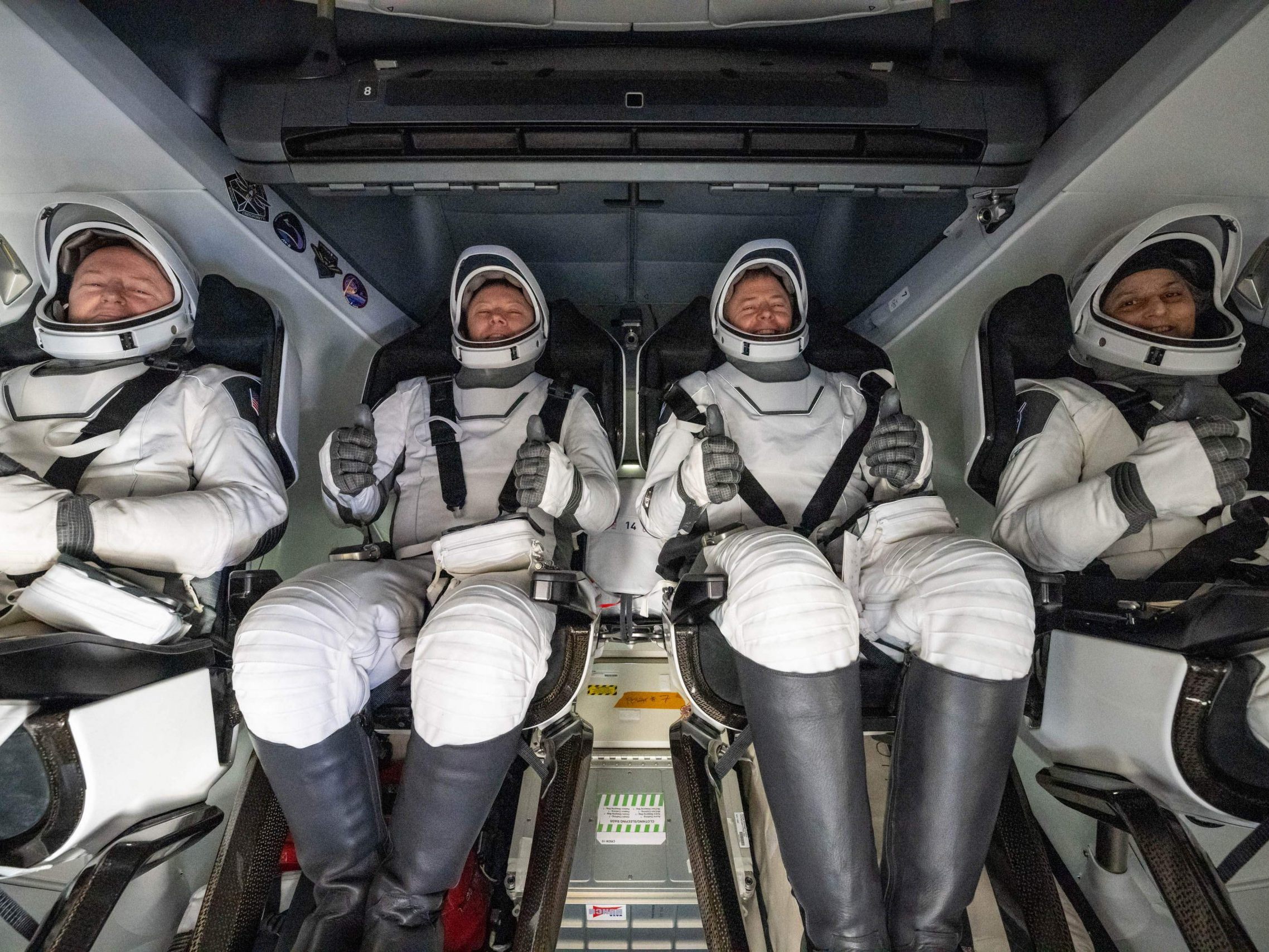 Die "Crew Dragon"-Raumkapsel ist wieder auf der Erde. Die "Crew Dragon"-Raumkapsel ist wieder auf der Erde.