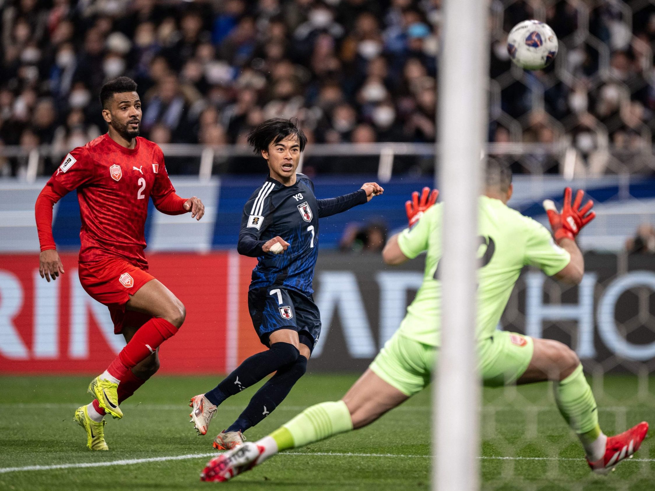 Japan besiegte Bahrain mit 2:0 und fährt zur WM. Japan besiegte Bahrain mit 2:0 und fährt zur WM.