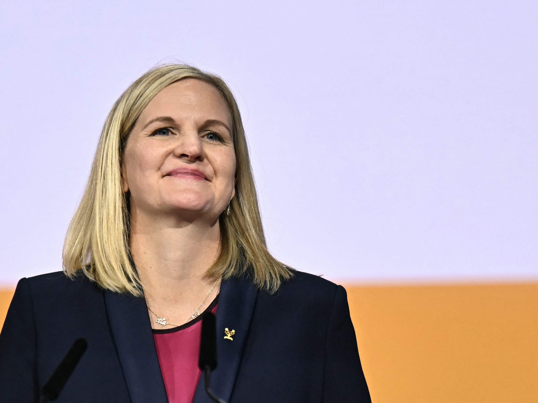 Die frühere Top-Schwimmerin Kirsty Coventry rückt als erste Frau an die Spitze des Internationalen Olympischen Komitees.