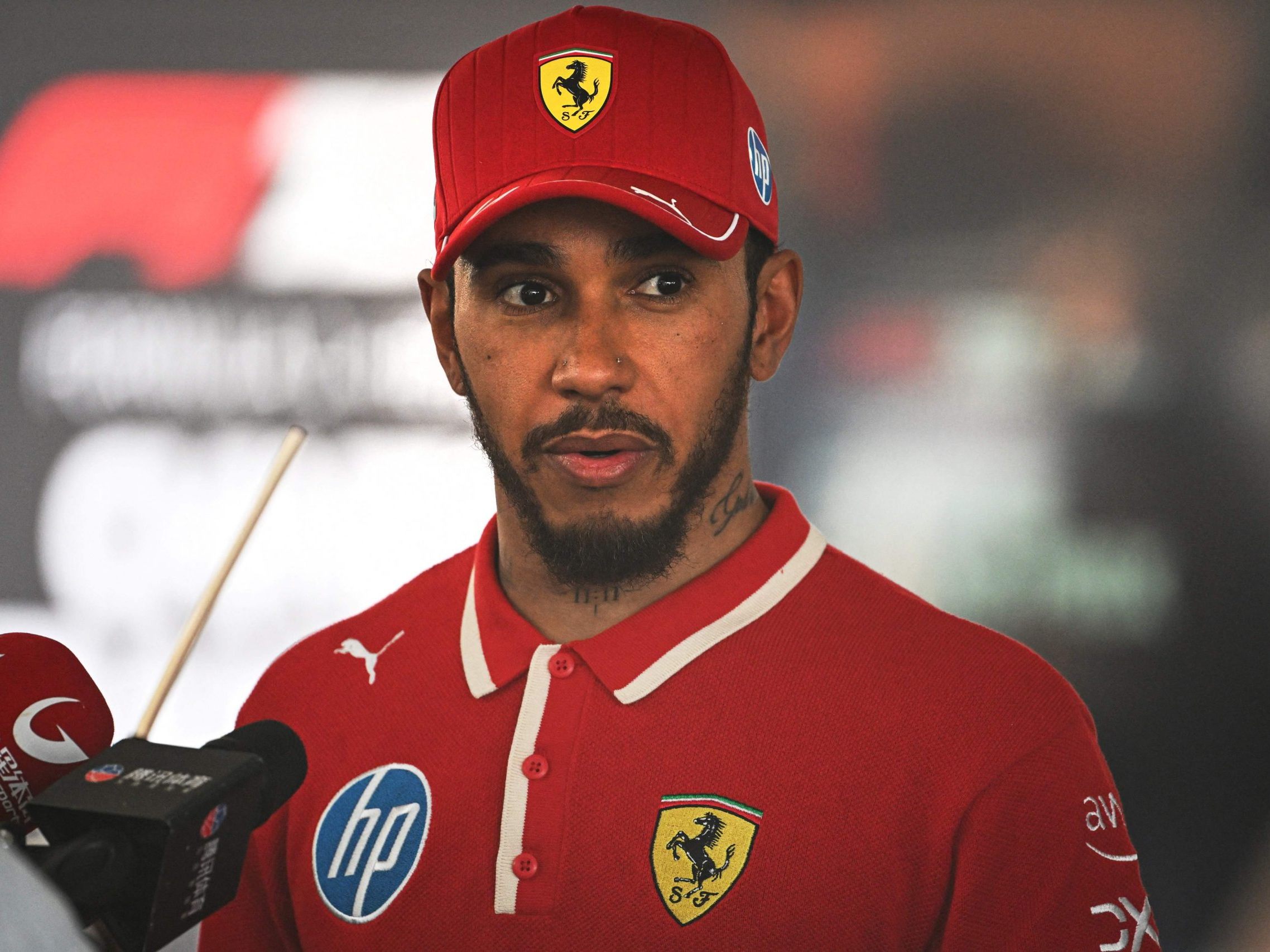 Lewis Hamilton wurde genau wie sein Teamkollege Charles Leclerc disqualifiziert. Lewis Hamilton wurde genau wie sein Teamkollege Charles Leclerc disqualifiziert.