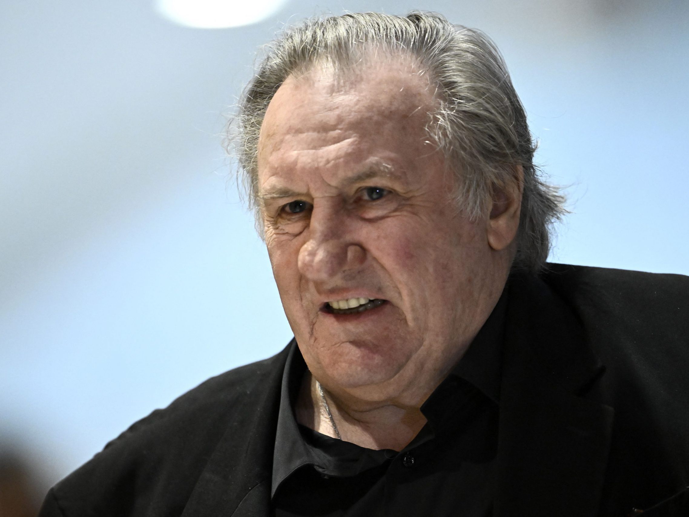 Erstmals hat sich Gérard Depardieu vor Gericht zu den gegen ihn erhobenen Vorwürfen geäußert.