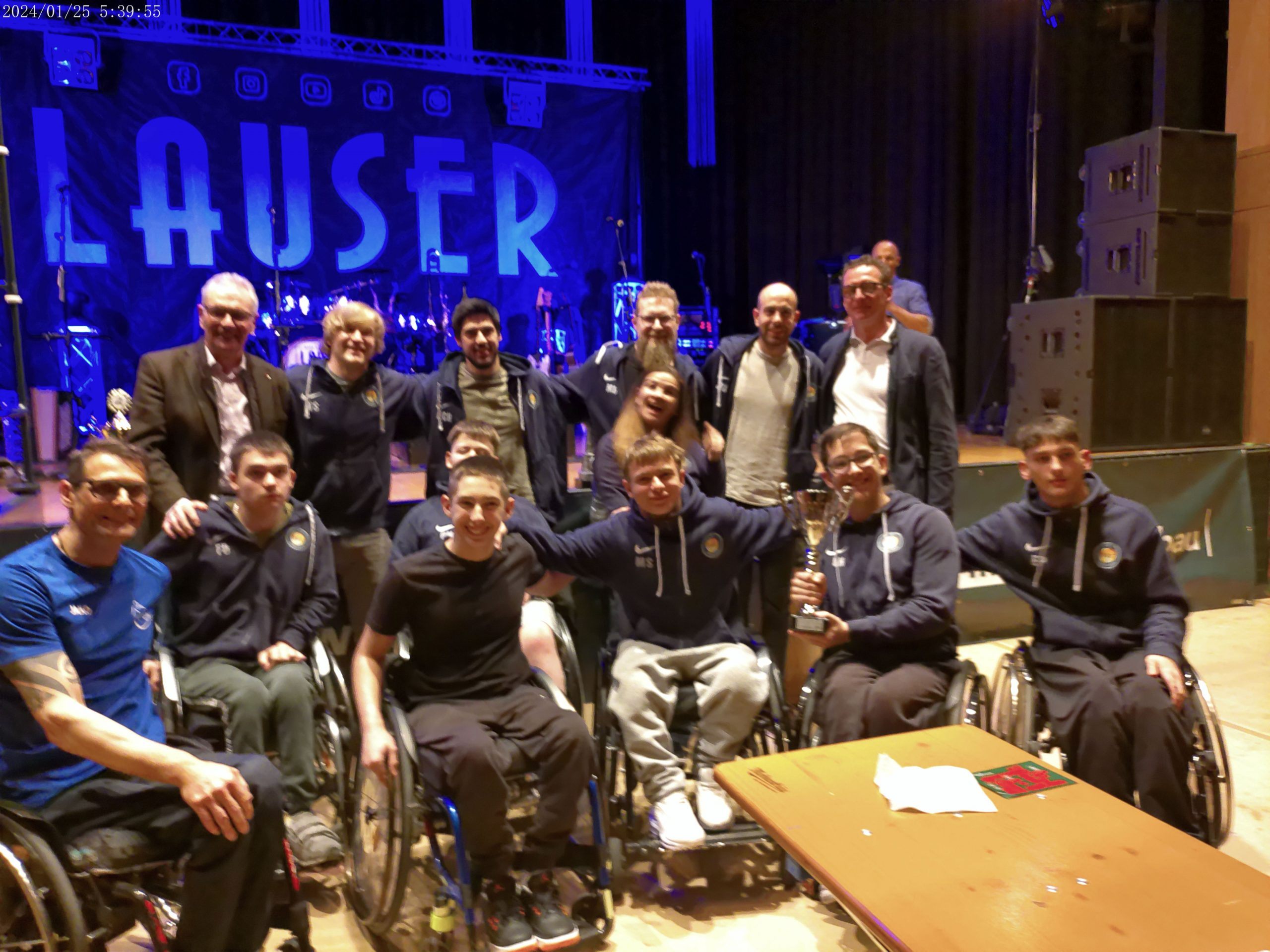 Das Team des USC München sicherte sich den Siegerpokal beim diesjährigen Rollstuhl-Basketballturnier in Altach. Das Team des USC München sicherte sich den Siegerpokal beim diesjährigen Rollstuhl-Basketballturnier in Altach.