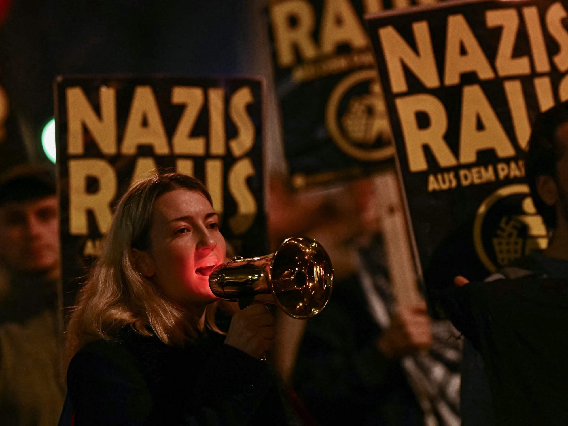 Akademikerball: Protestzug marschiert, FP-Prominenz in der Hofburg. Akademikerball: Protestzug marschiert, FP-Prominenz in der Hofburg.
